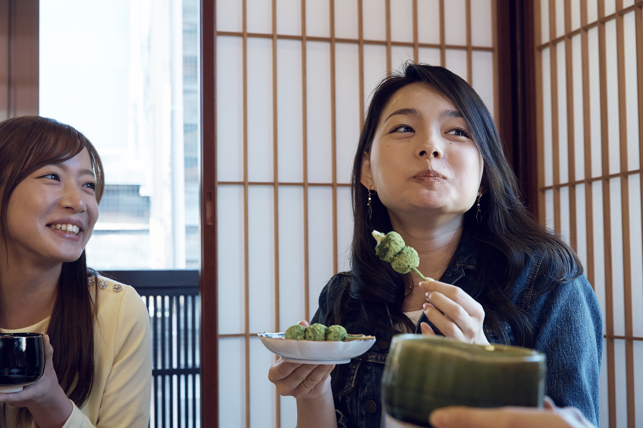 你可能会想,是不是我看错了,或者是作者写 石原结实 介绍