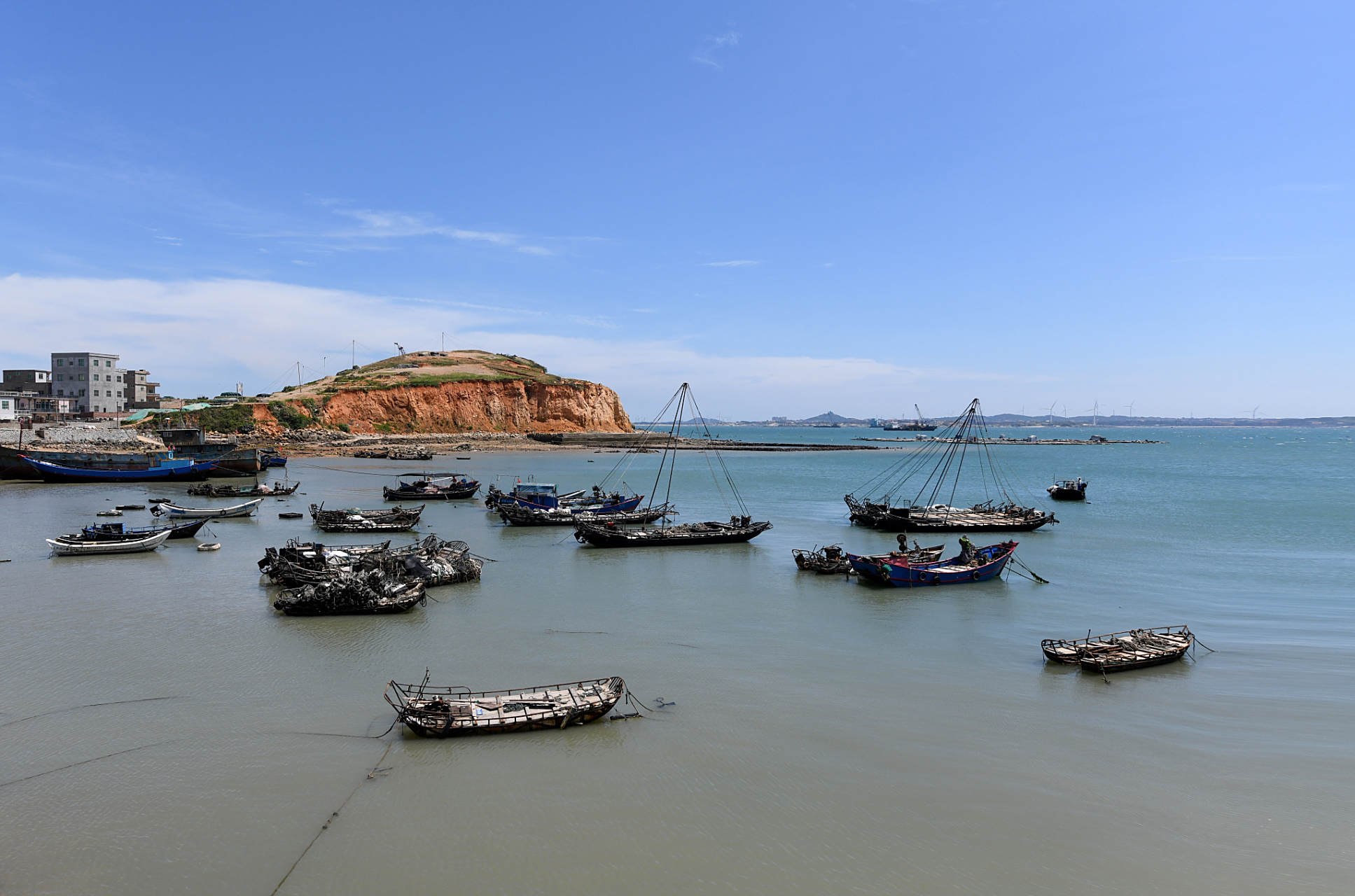 平潭著名景点石牌洋  在平潭岛西北看澳村西侧500多米的海面,远远望去