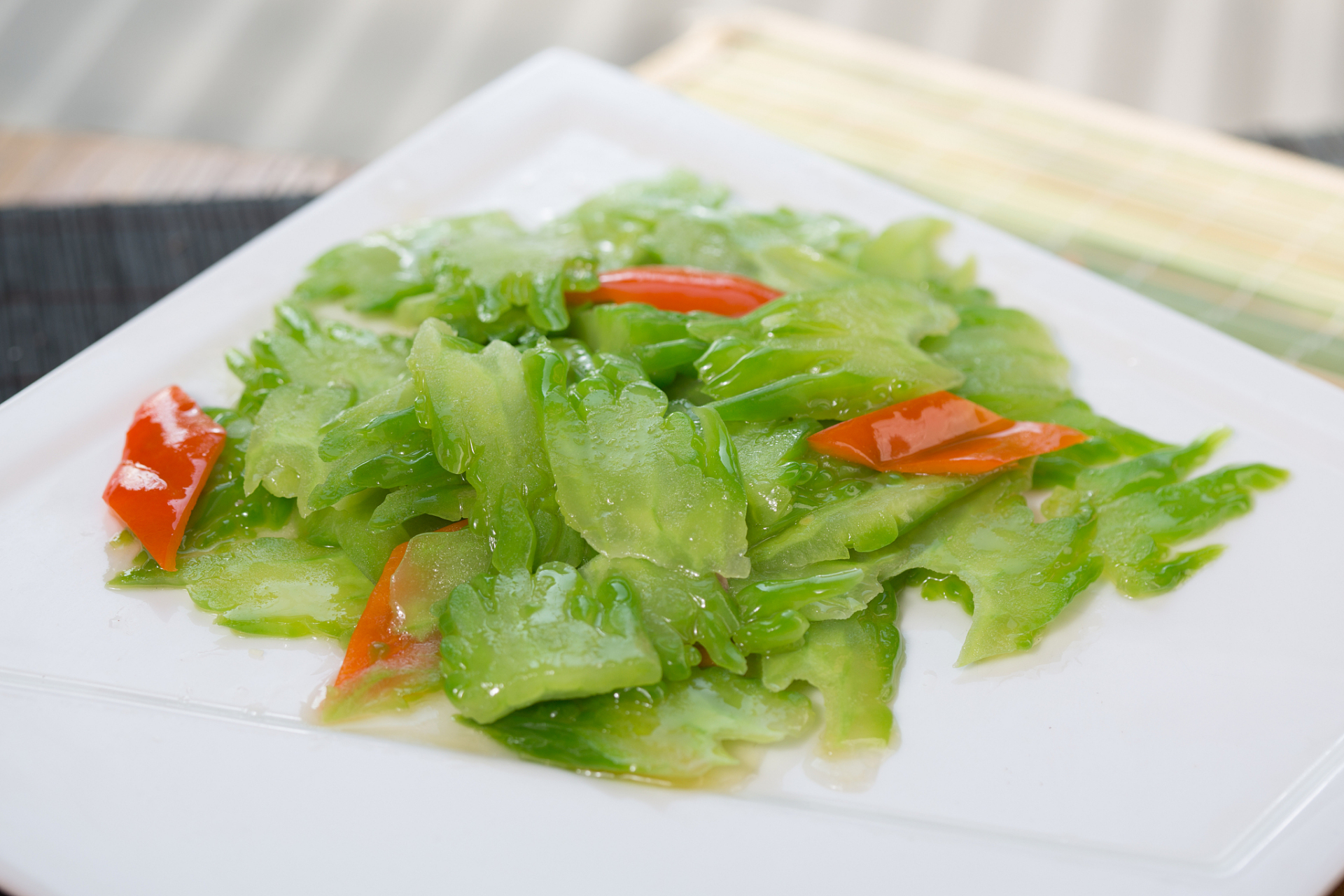 莴笋汁中的莴苣素可以刺激消化液和胆汁分泌,有助于食物的消化和吸收.