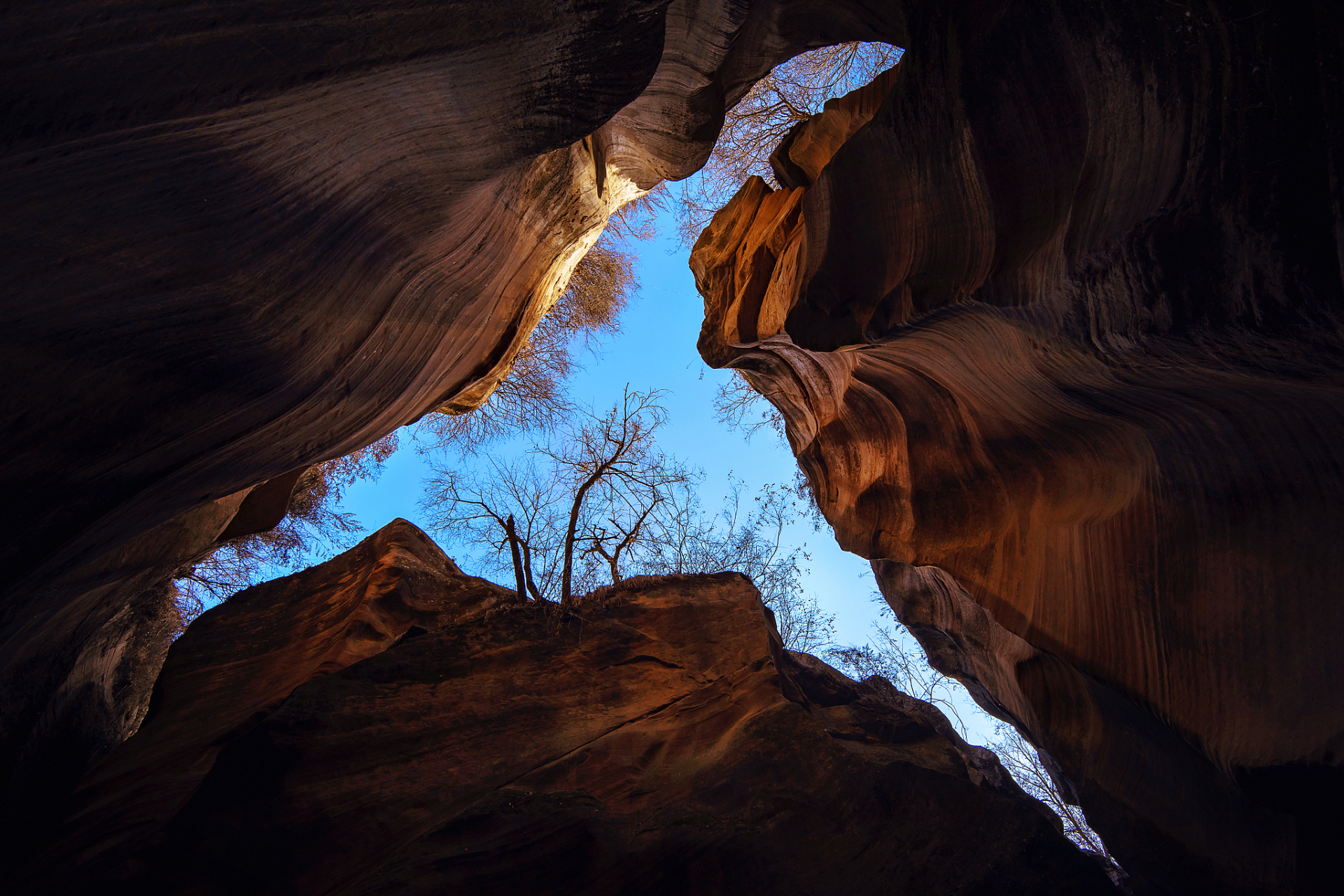 穿越时空的旅行# 在延安的甘泉雨岔大峡谷,游客们可以尽情地领略到大