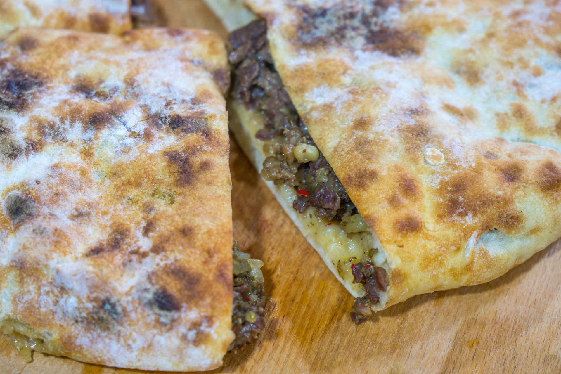 辽宁特色美食-海城馅饼 海城馅饼是辽宁省海城市的传统特色美食,也是