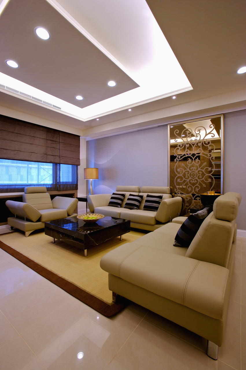 摘要:本文介绍了如何安装好看的长方形灯客厅,包括选择合适的灯具