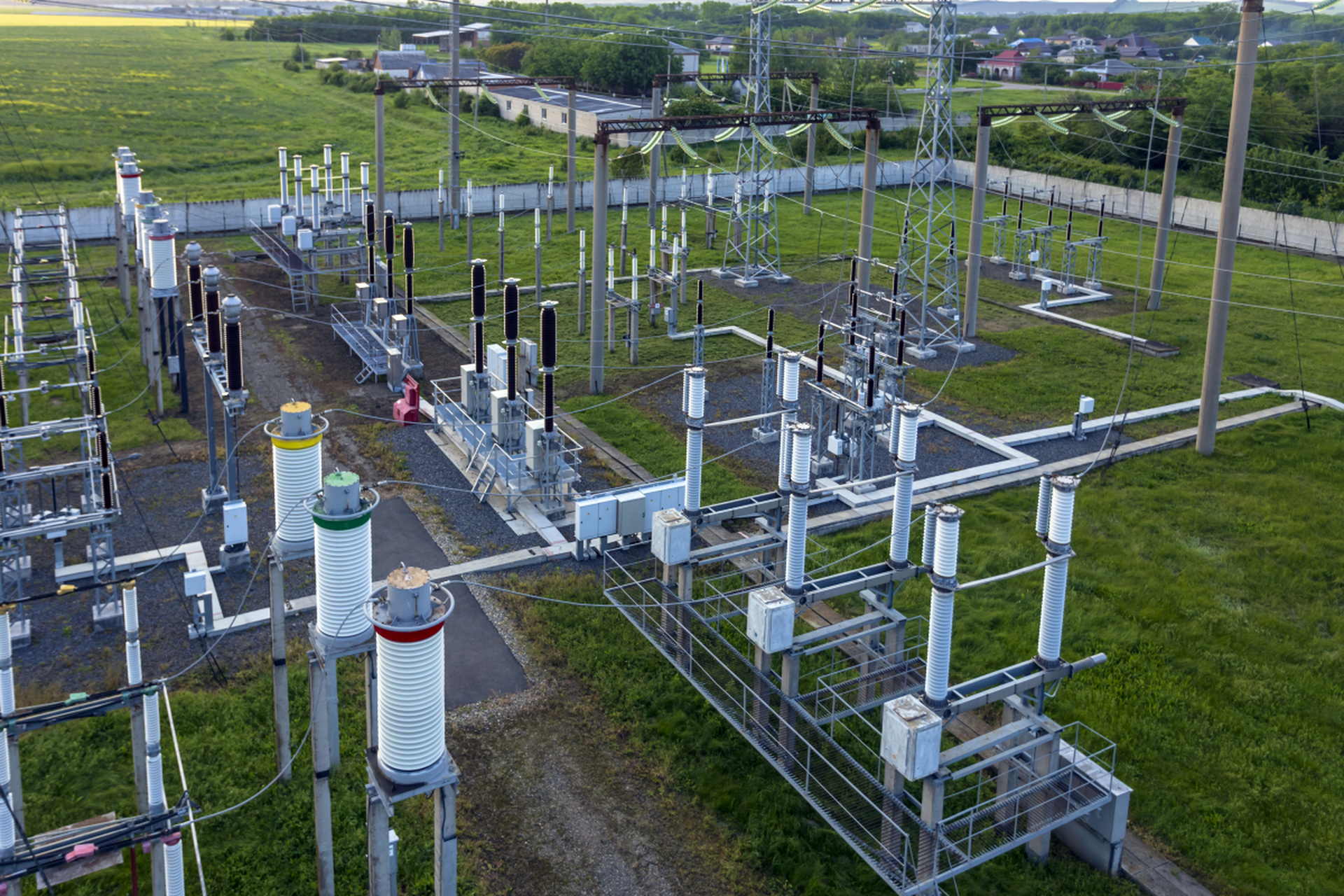 中的应用可以提高运行效率和管理水平,保障电力系统的安全稳定运行