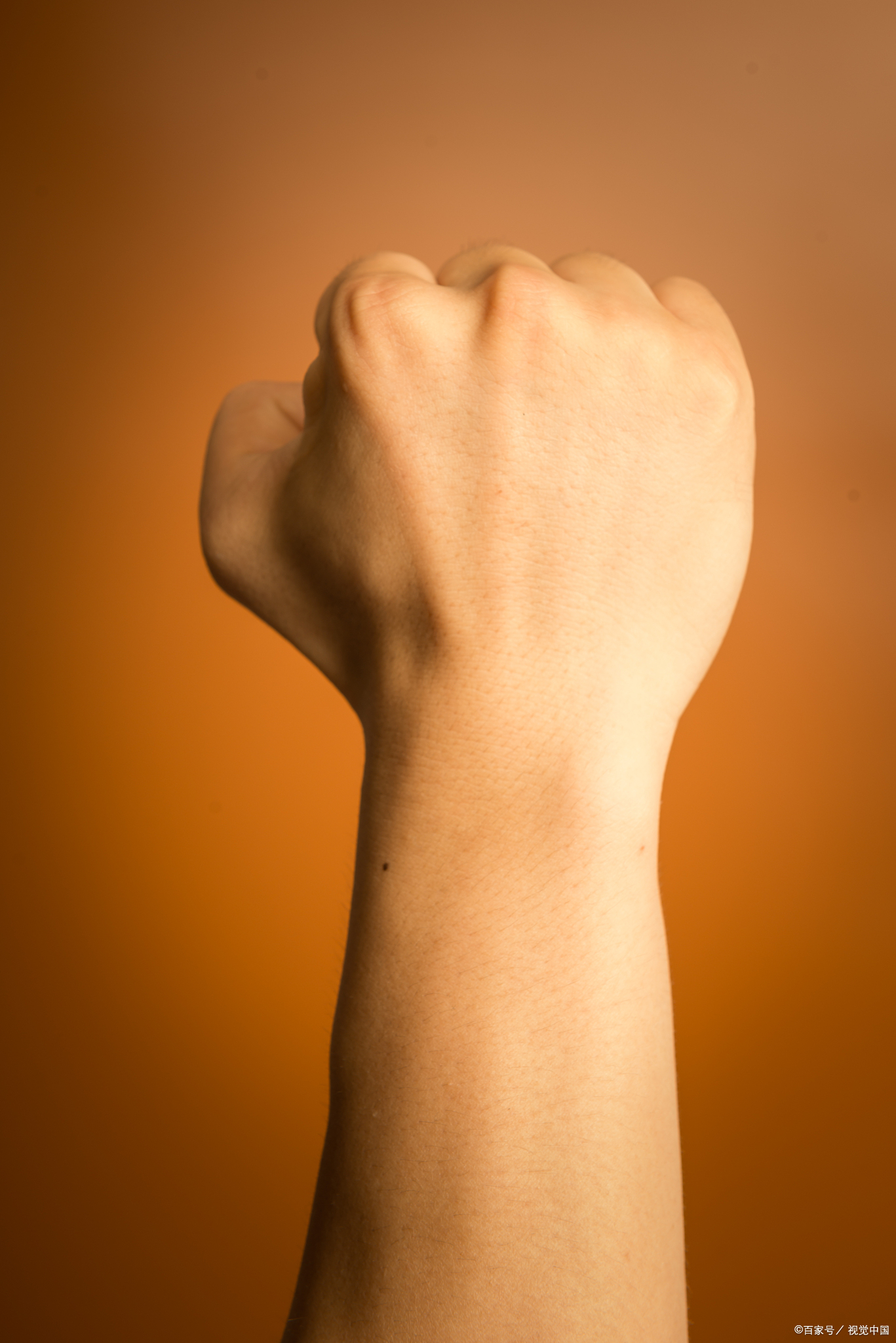 今天手把手教你看懂「拳头警报」背后的求救信号