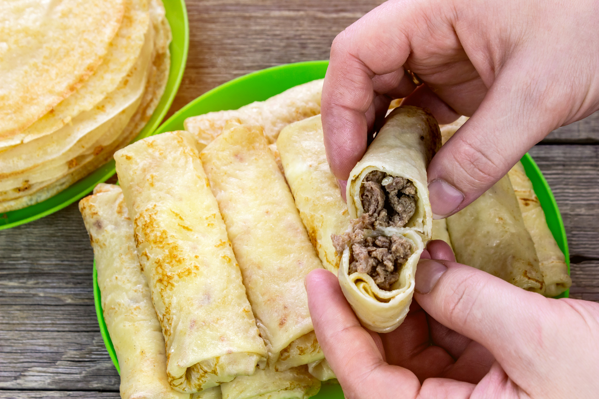 如果您对洛馍卷面筋感兴趣,那么"董记煎饼"就一定要去尝尝.