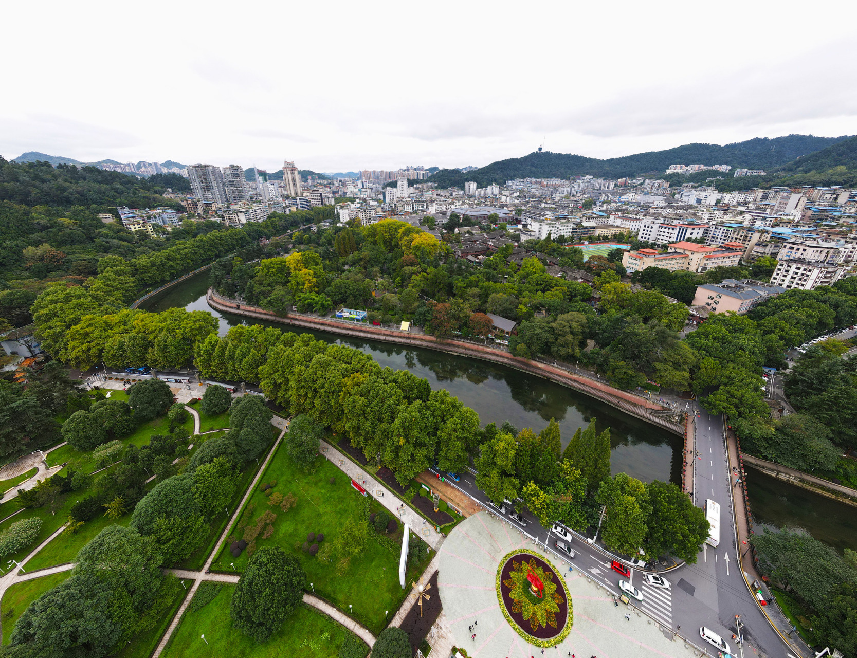 鹤山一日游必游景点  鹤山,位于中国广东省江门市鹤山市,以其秀美的