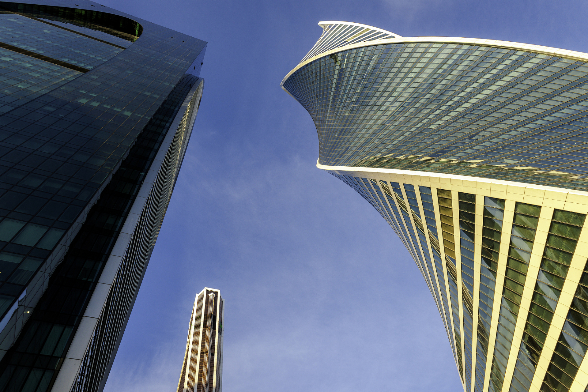 在摄影中,视觉中心构图又称为焦点构图.