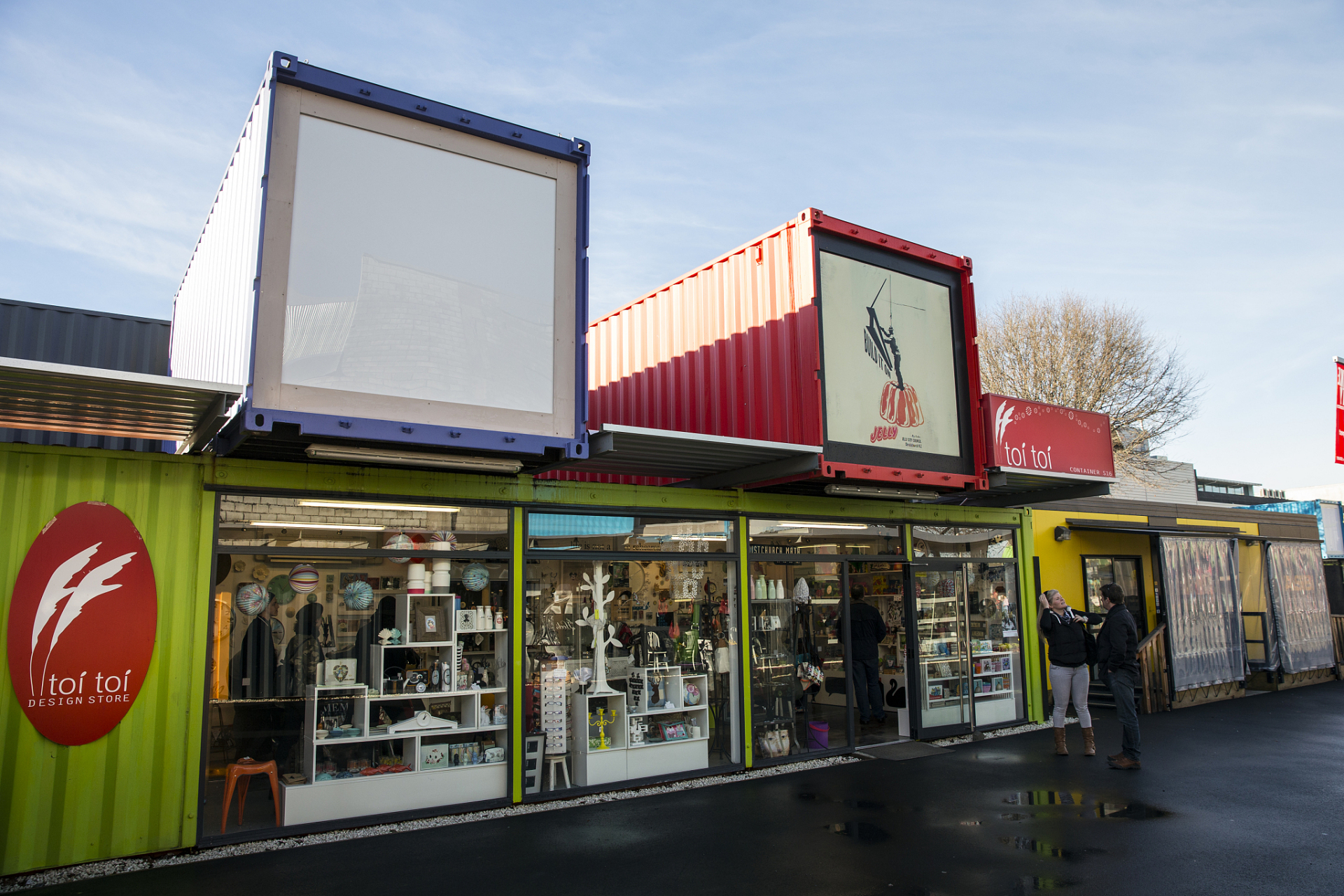 集装箱商业街# #集装箱房# 是一种以集装箱为主题的商业街,通秤由