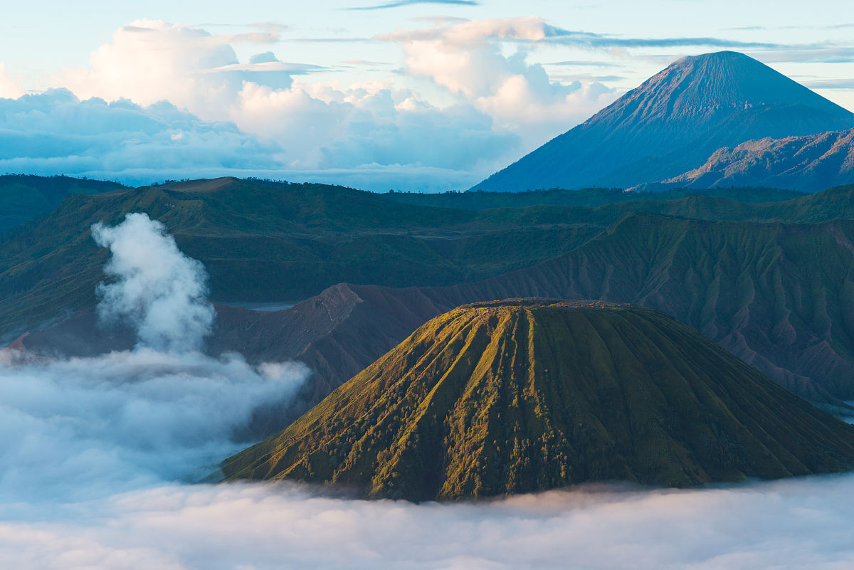 林贾尼火山徒步:在印尼的绝美之地,追寻生命的热烈与宁静