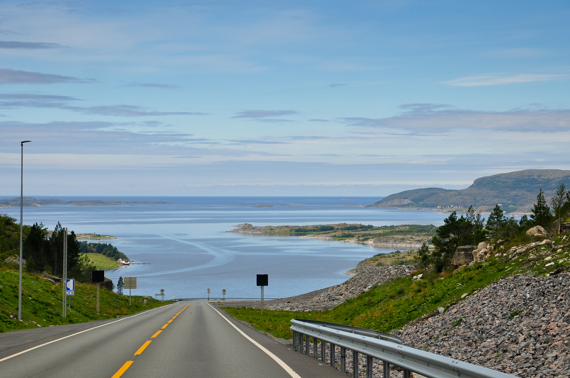 世界最震撼的海滨公路——"大西洋之路" 大西洋海滨公路位于挪威