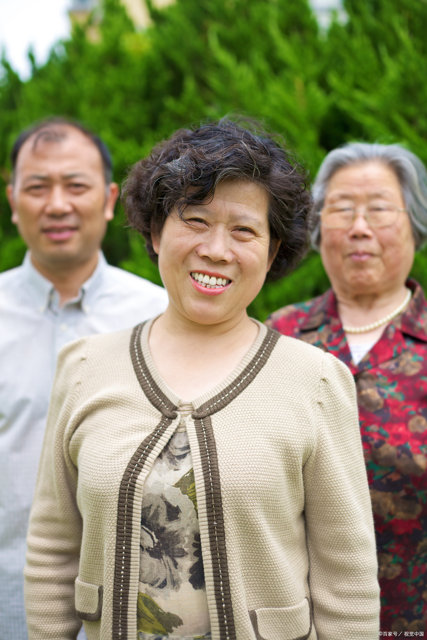 退休后娶少妻是什么感受?65岁老人坦言:我觉得我非常幸运