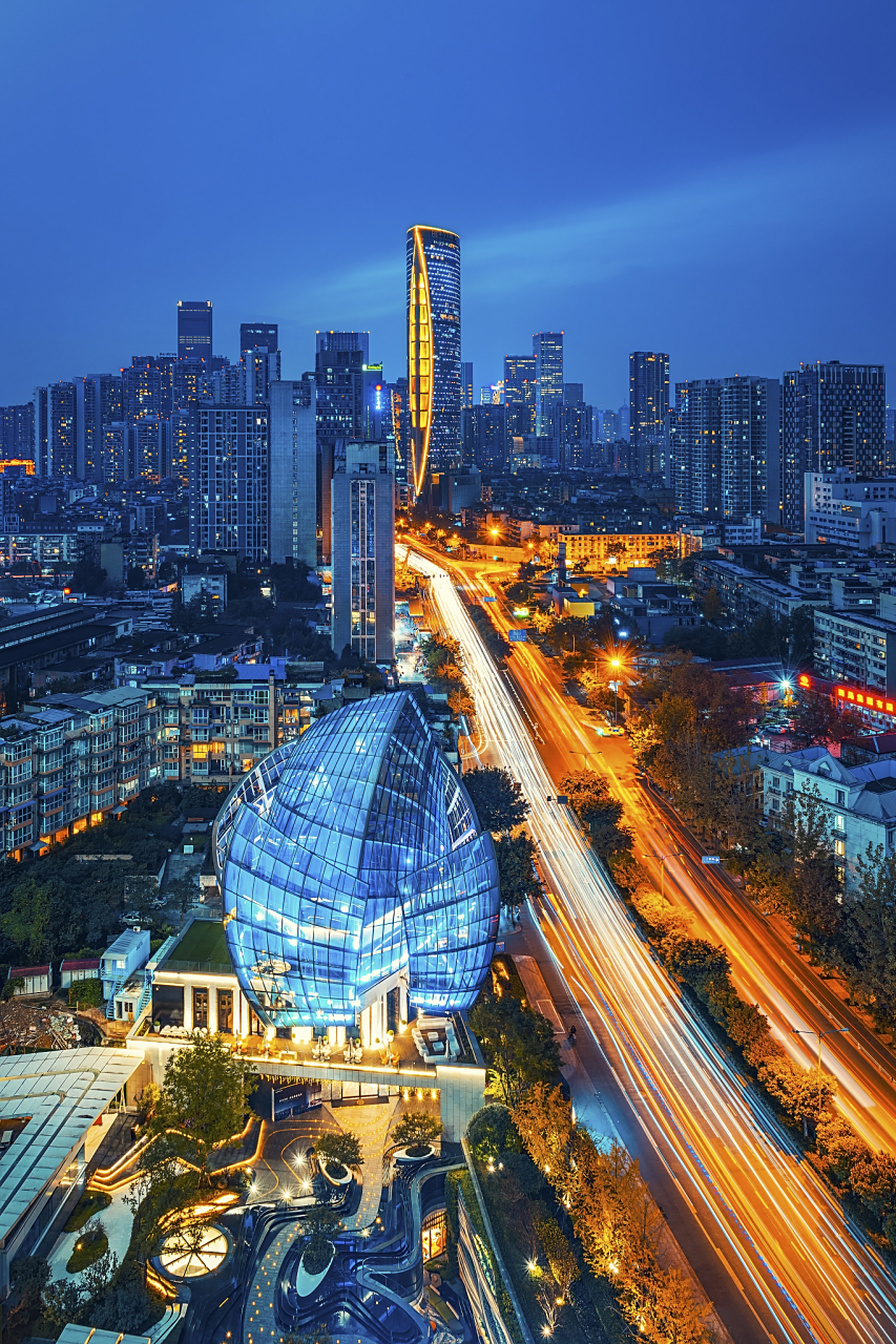 成都是一座充满魅力的城市,白天美丽的景色自不必多说,但是你知道吗?