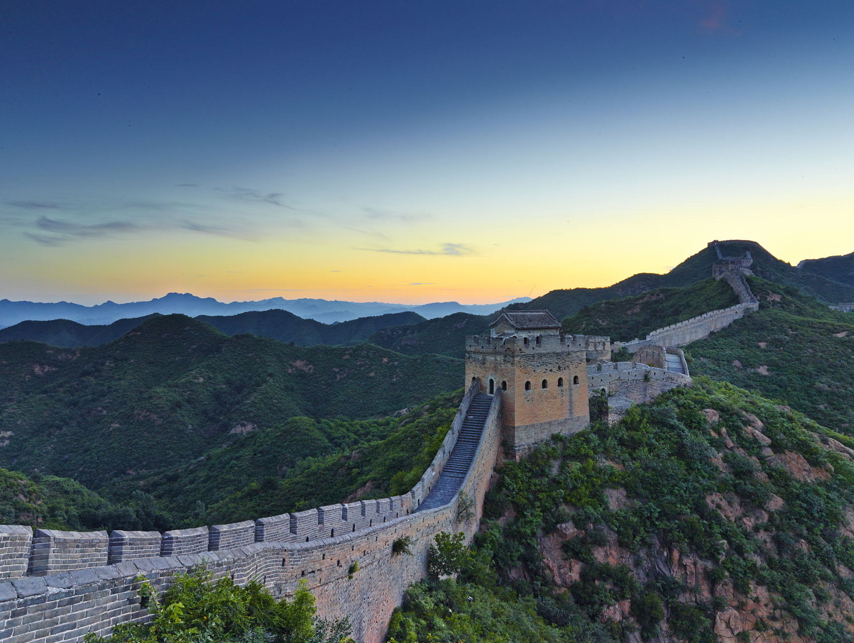 万里长城,中华民族的瑰宝,是我心中永恒的篇章.