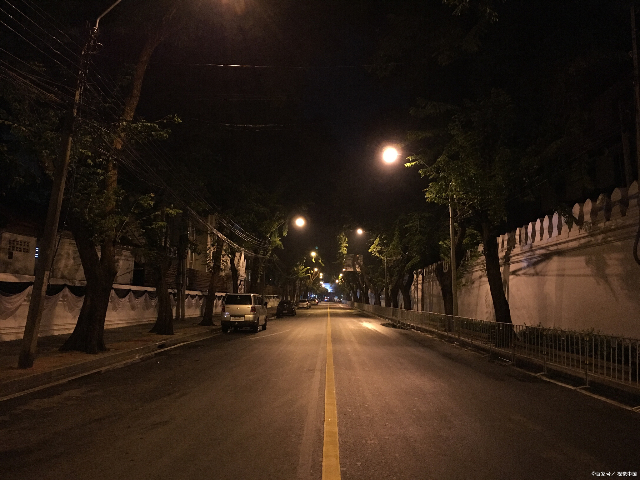 冬天的第一张照片# 冬天的夜晚,大街上看不到几个人,刚下班准备回 ..