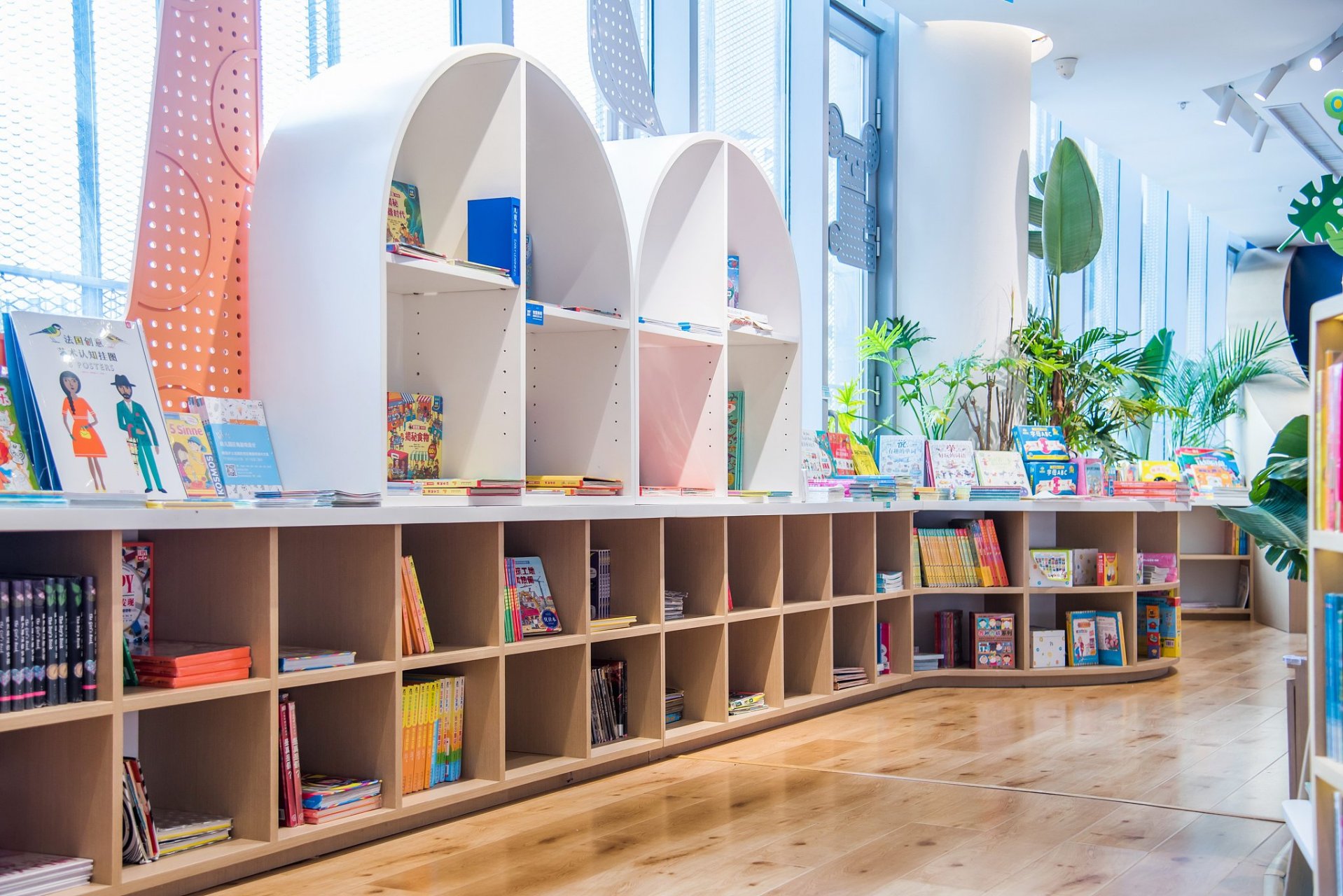 晒一下我的房间# 我房间的迷你图书馆: 在我那有限的空间中,我创造了