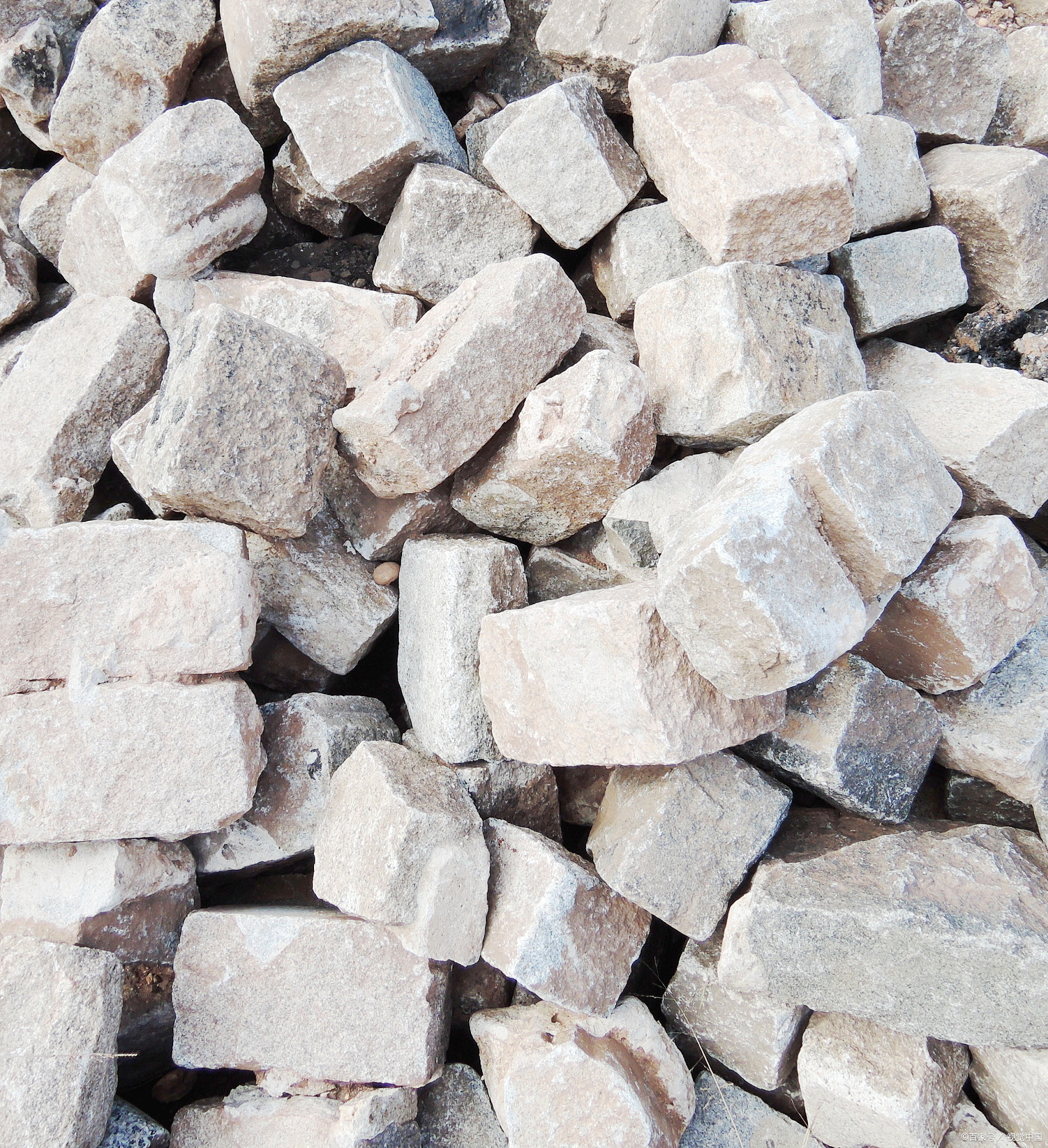 珍珠岩矿包括珍珠岩,黑曜岩和松脂岩