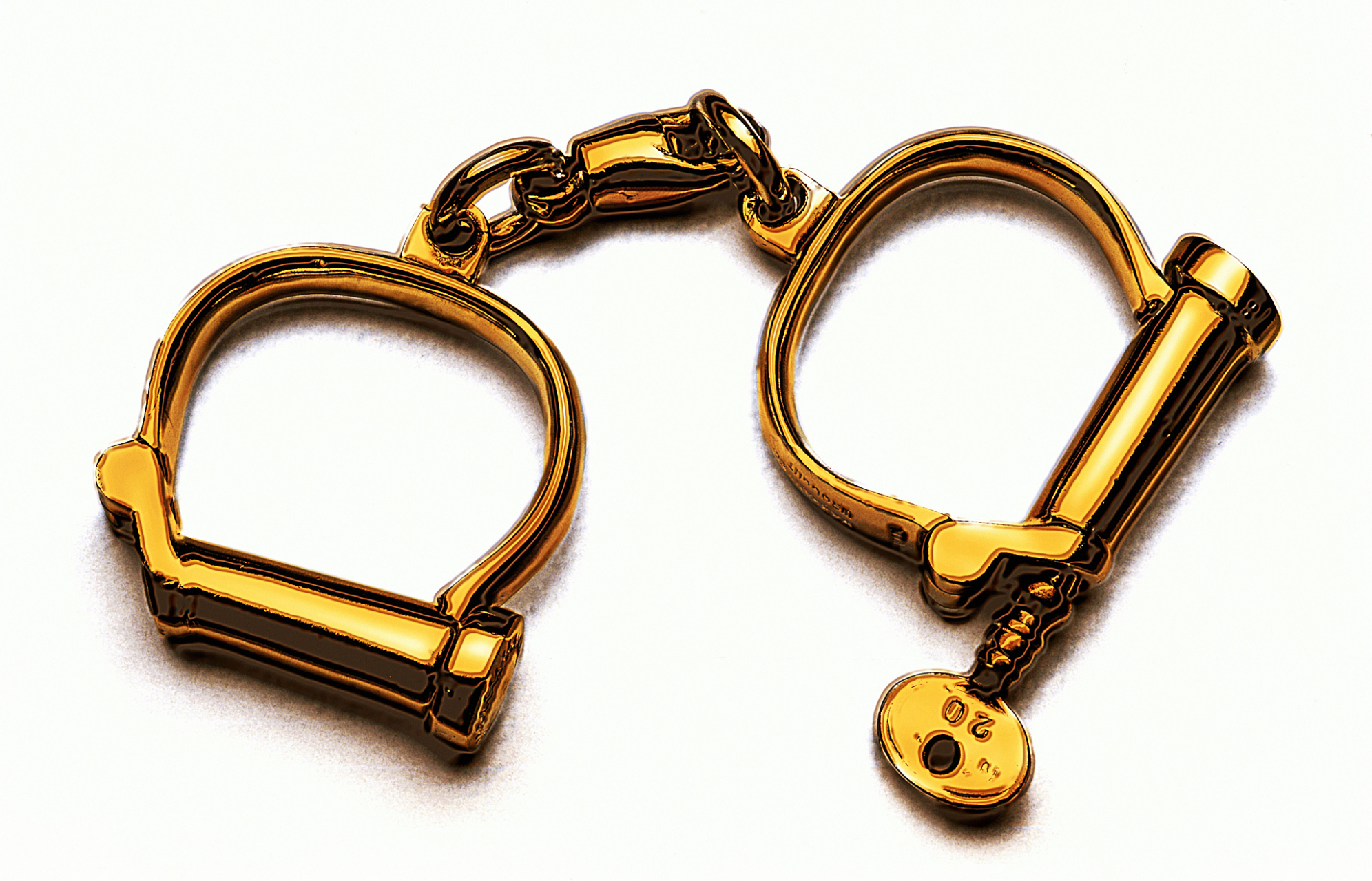 看到"金手铐"这个词,一下子很有触动.