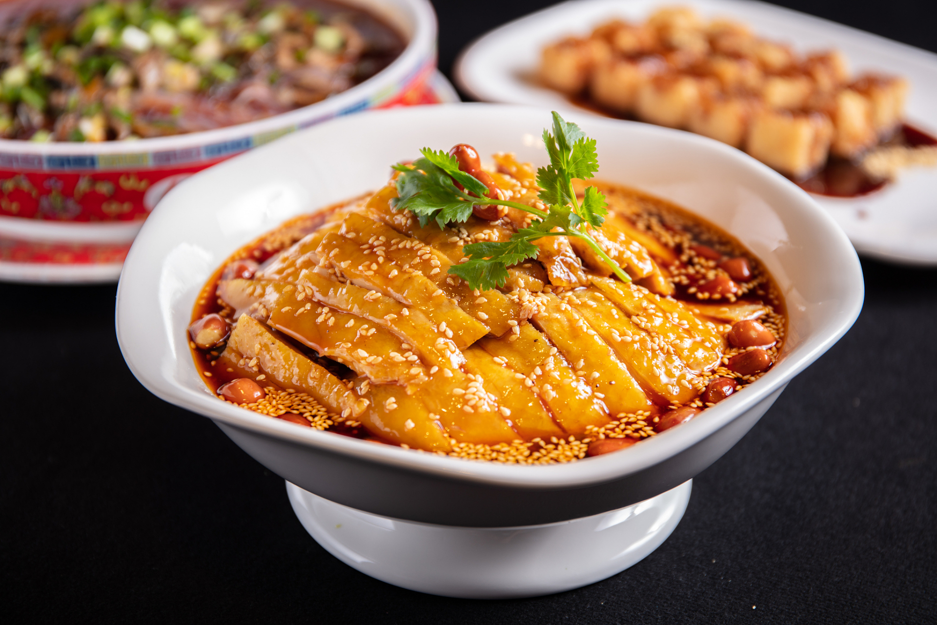 成都冬日美食推荐——口水鸡,是一道让人垂涎欲滴的佳肴,也是成都人最