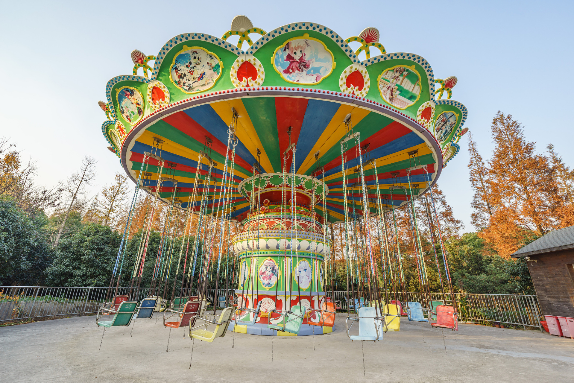 欢乐谷是一个大型的主题公园,通常拥有各种刺激和有趣的游乐项目.