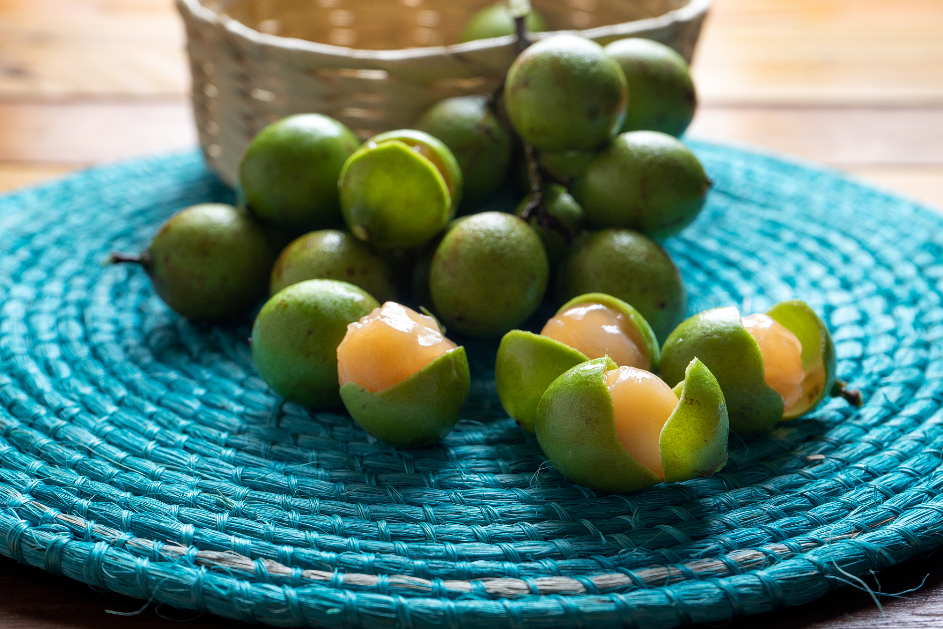 青梅果的功效与作用  功效与作用 缓解疲劳,改善肠胃功能 青梅果形近