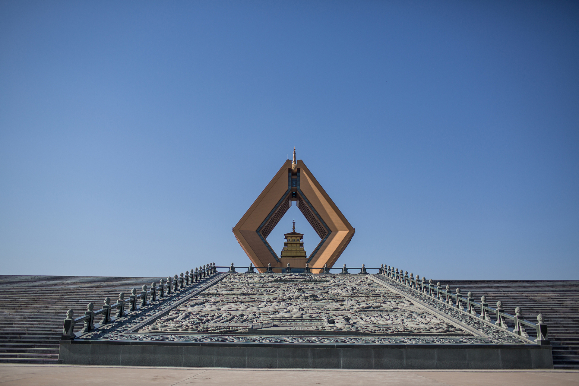 周末去哪儿玩# 宝鸡景点法门寺,这座位于陕西省扶风县城北十公赖哪