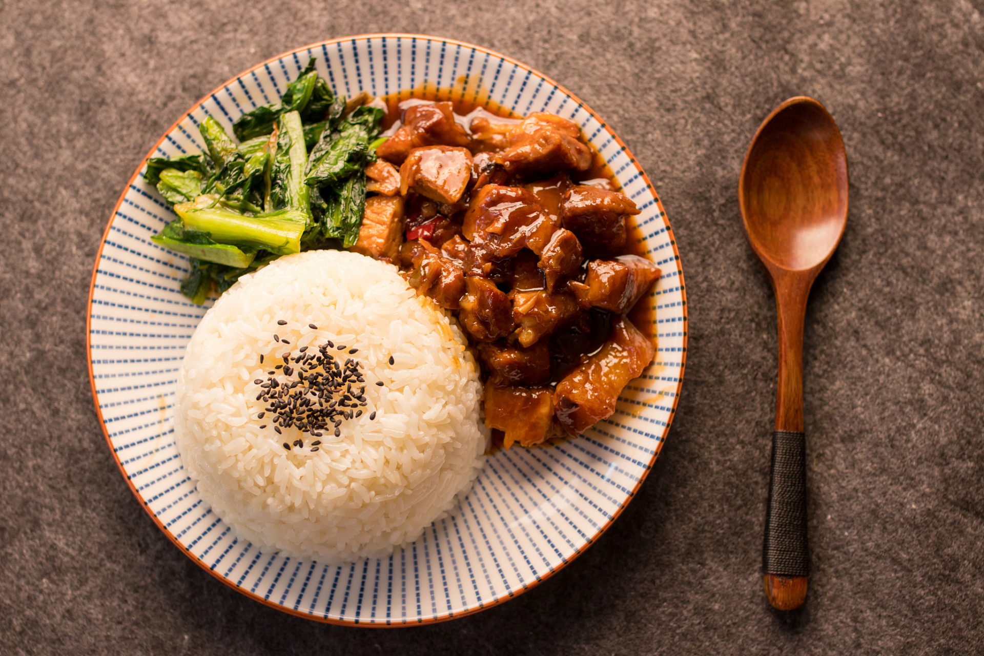 台湾美食卤肉饭图片