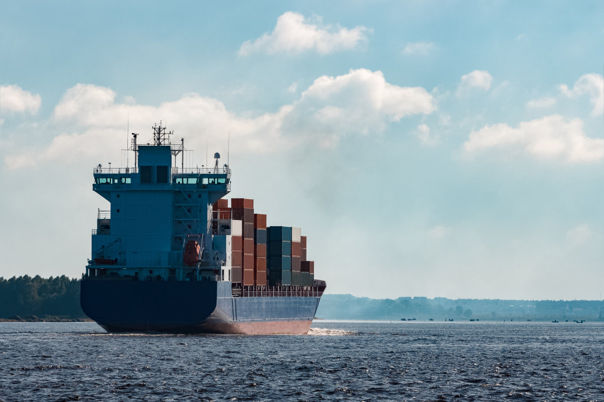 近期海运价连续大涨的背景,是海运行业不少干线已处于满载状态.