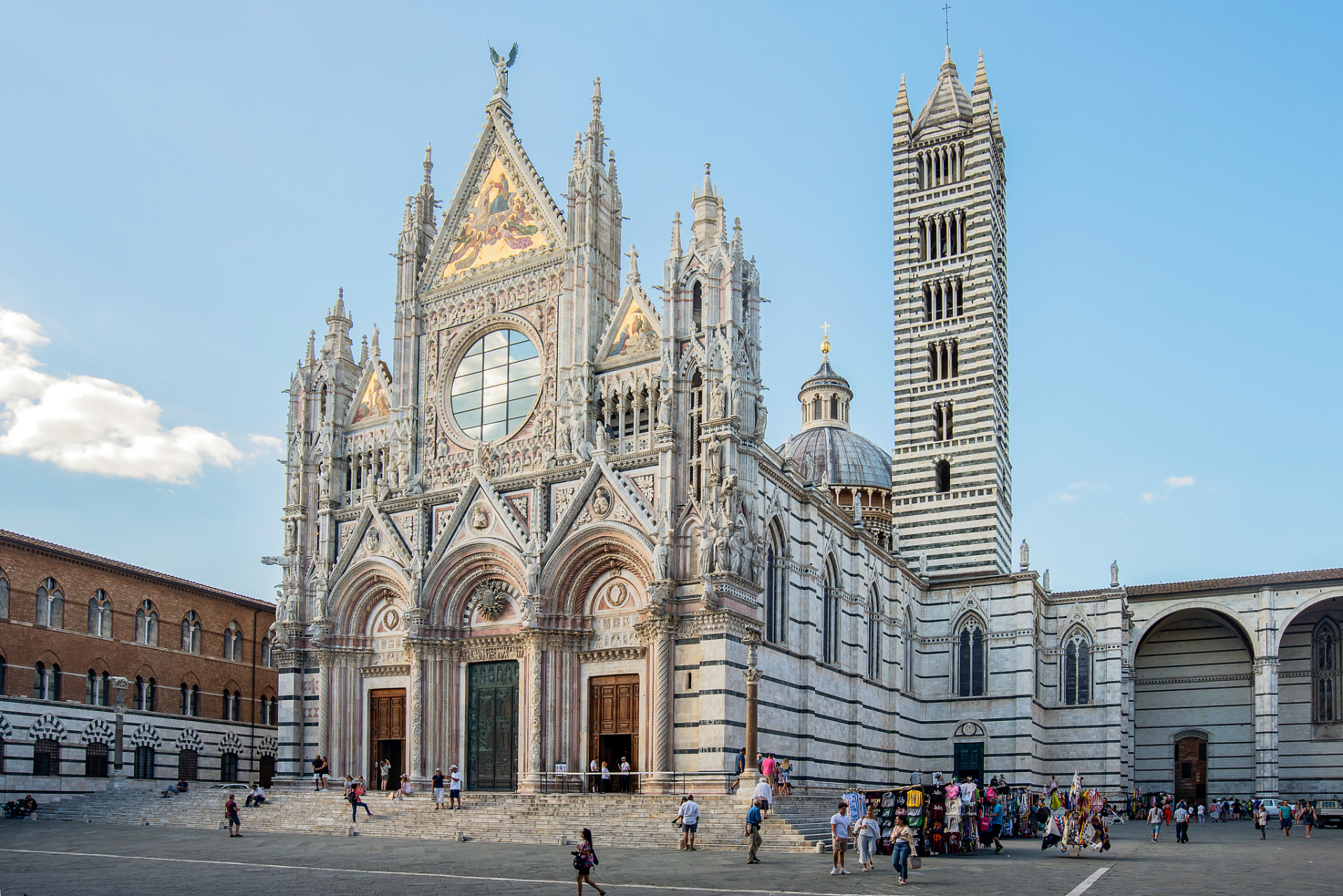 苏黎世圣母大教堂是苏黎世的一座归正会教堂,创立于853年,国王捐建了