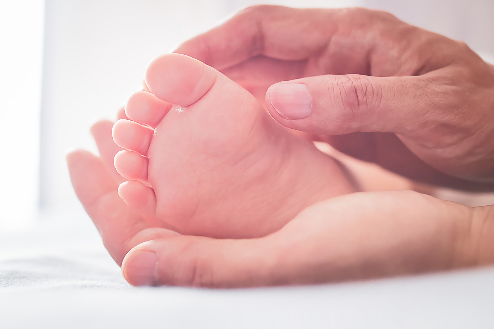 因为对成年人来讲,也可以有后天获得性的扁平足,就