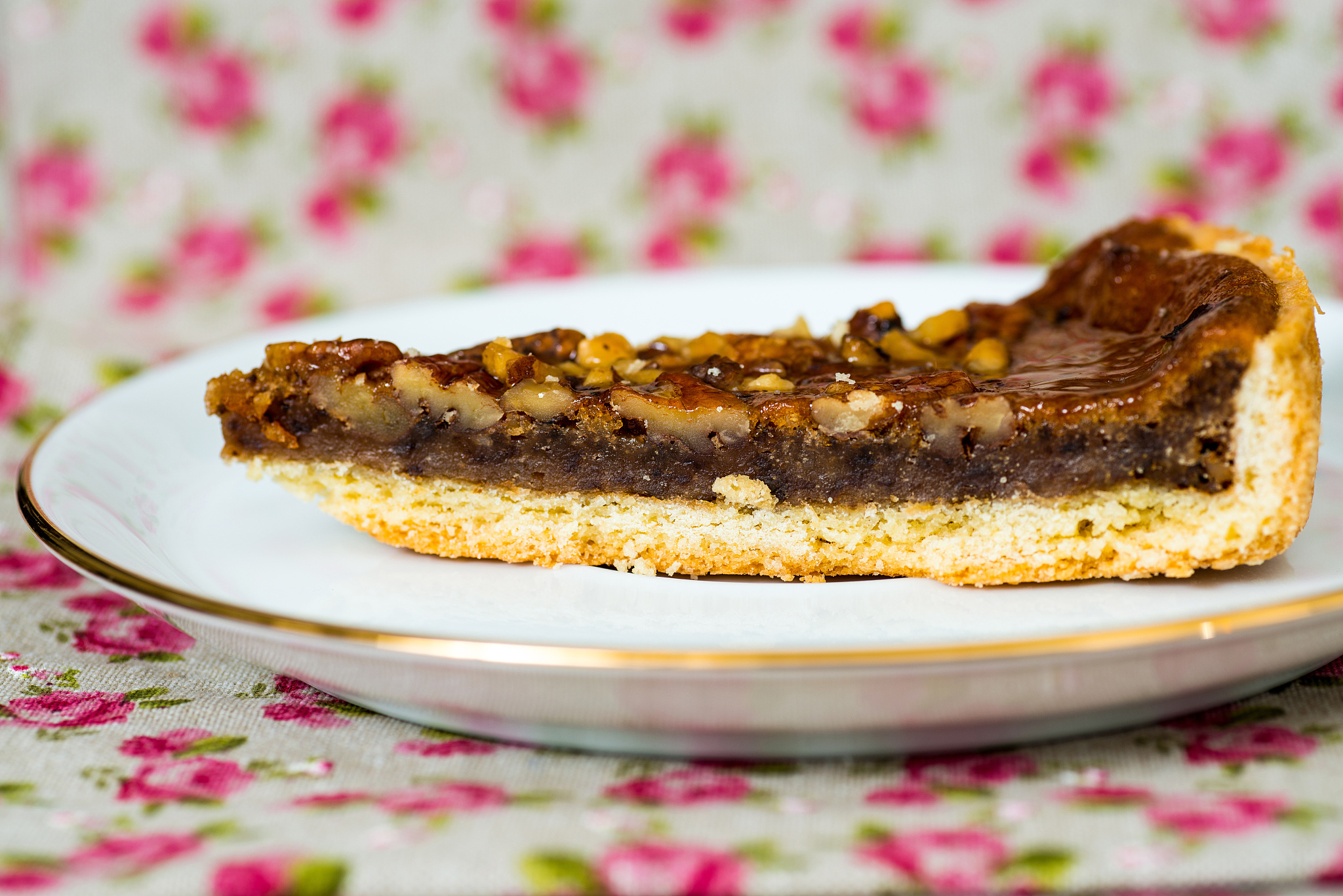 民丰的桑葚酱抹烤馕,紫黑色果酱流淌,酸甜滋味闭è