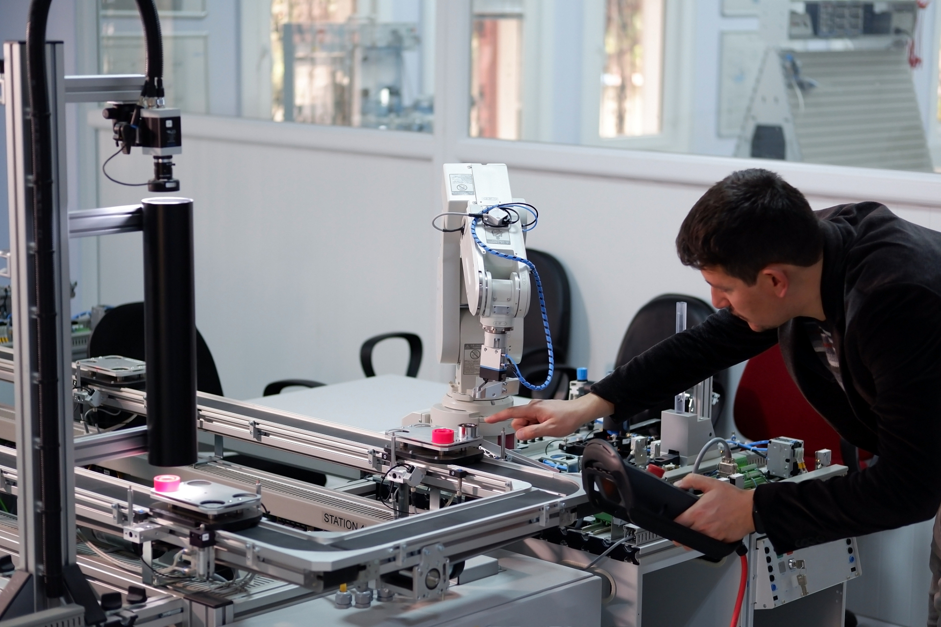 职业技术学校哪些专业适合男生学 机电一体化专业:机电一体化技术是一