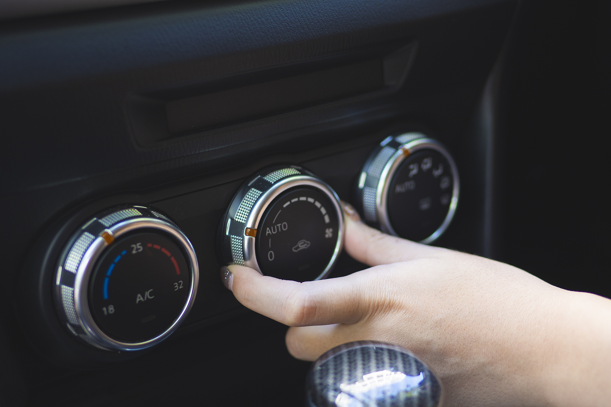 如何操作空调对车最佳?