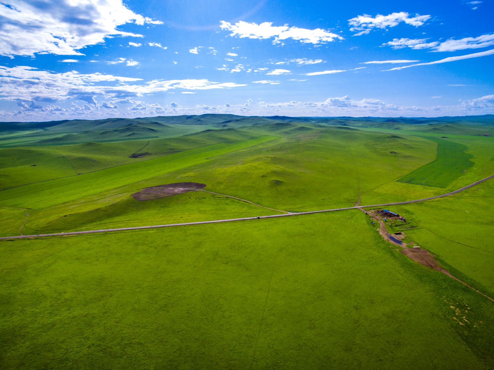 吉达姆草原位于云南迪庆州香格里拉市.