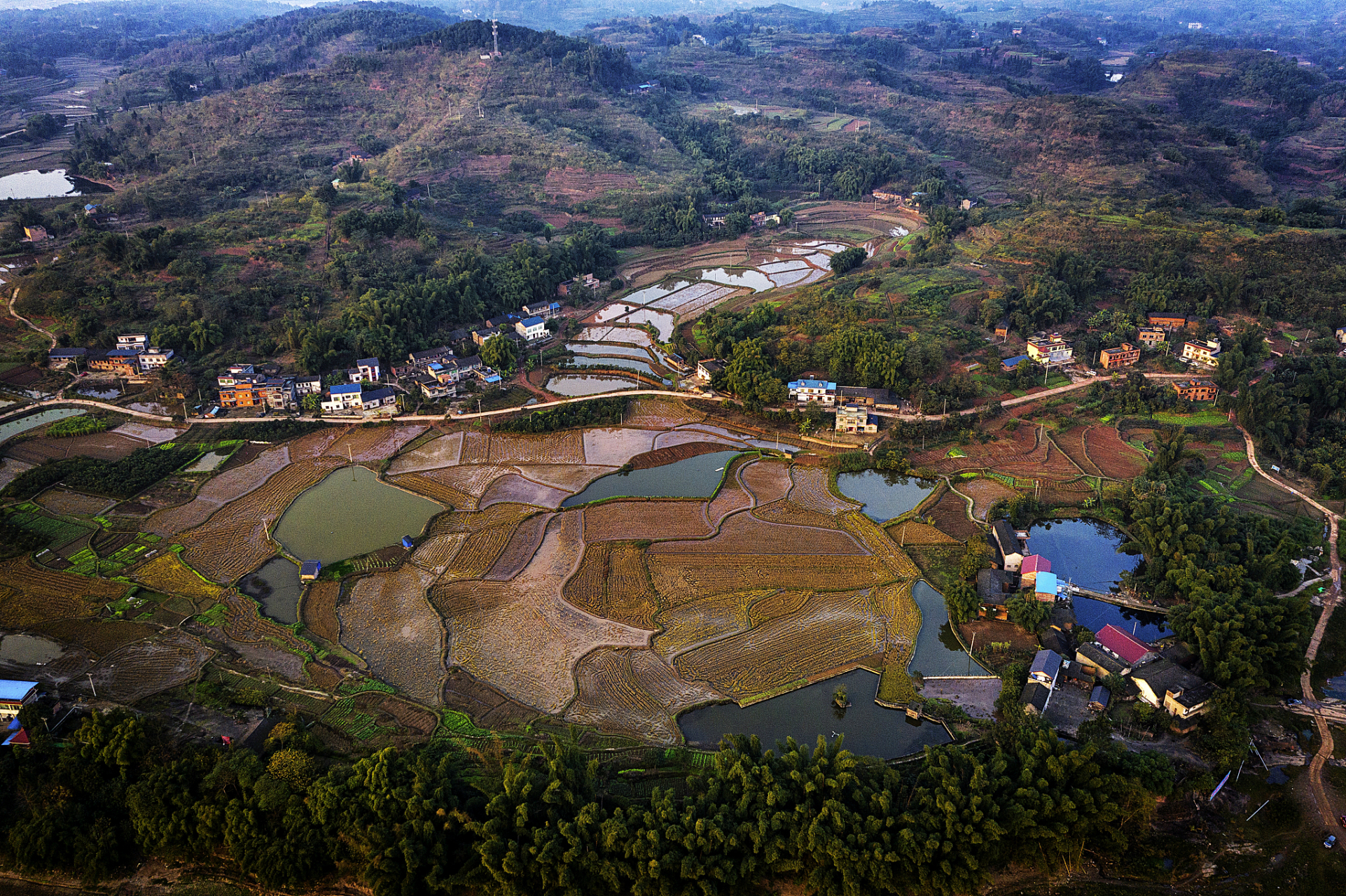 安徽省绩溪龙川景区是国家5a级风景旅游景区,位于皖南龙川村,这个景区