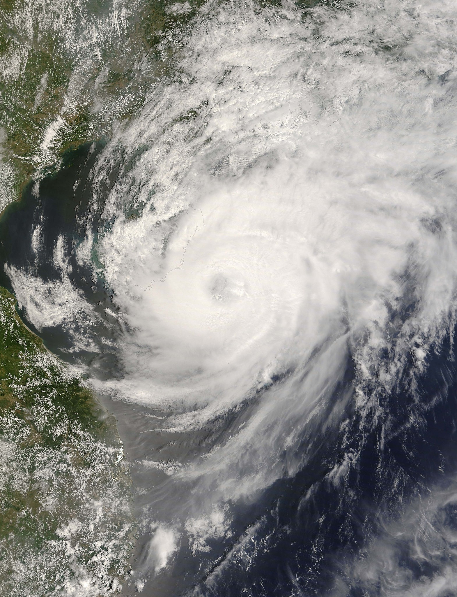 台风"风神"致海南列车停运:法律视角下的旅客权益保障困局