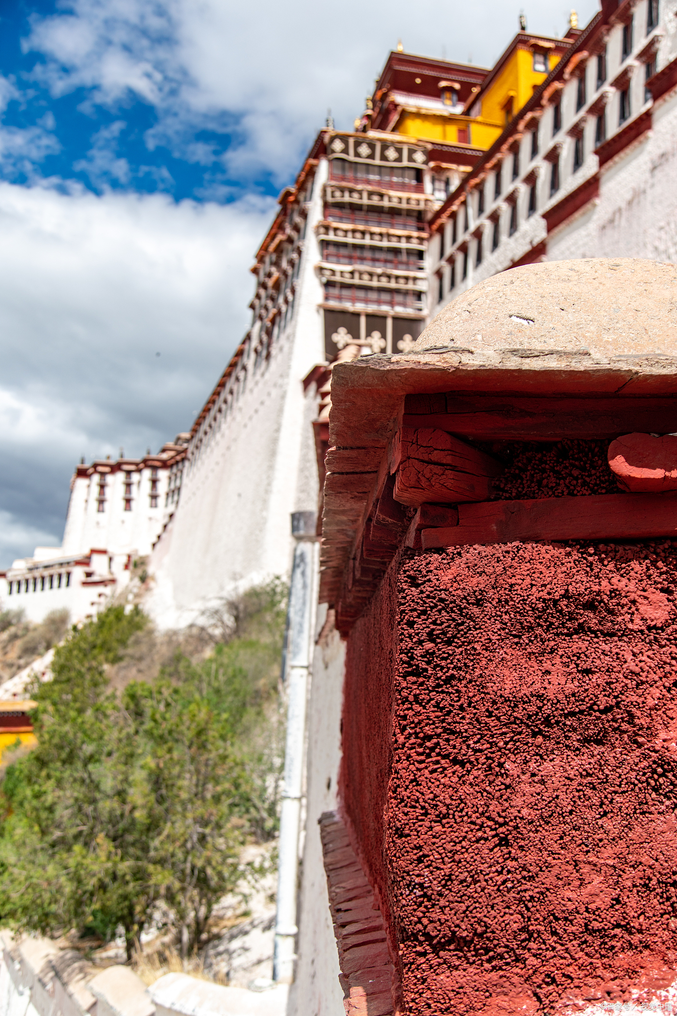 今天我要和大家分享的主题是"布达拉宫为何禁止拍照?