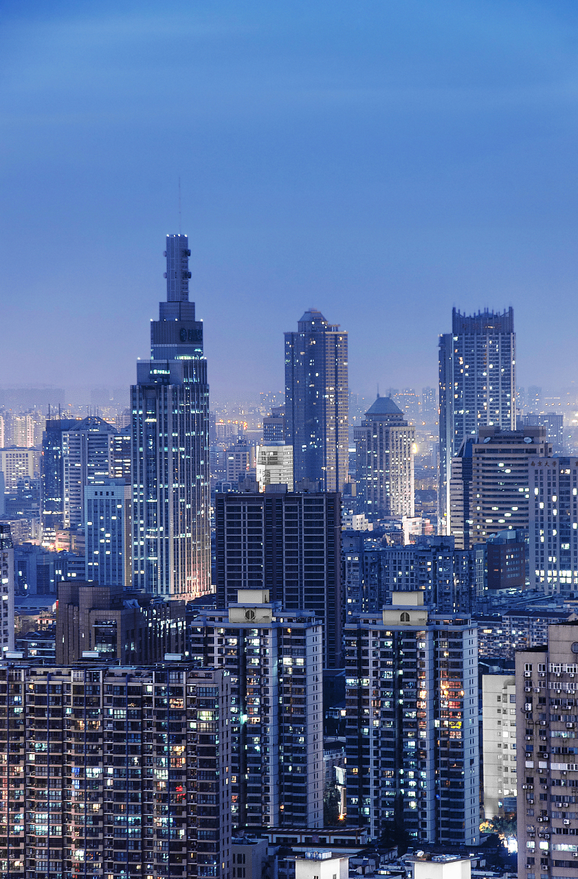 《马可瓦尔多》是意大利作家伊塔洛·卡尔维诺的一部作品,它讲述了一