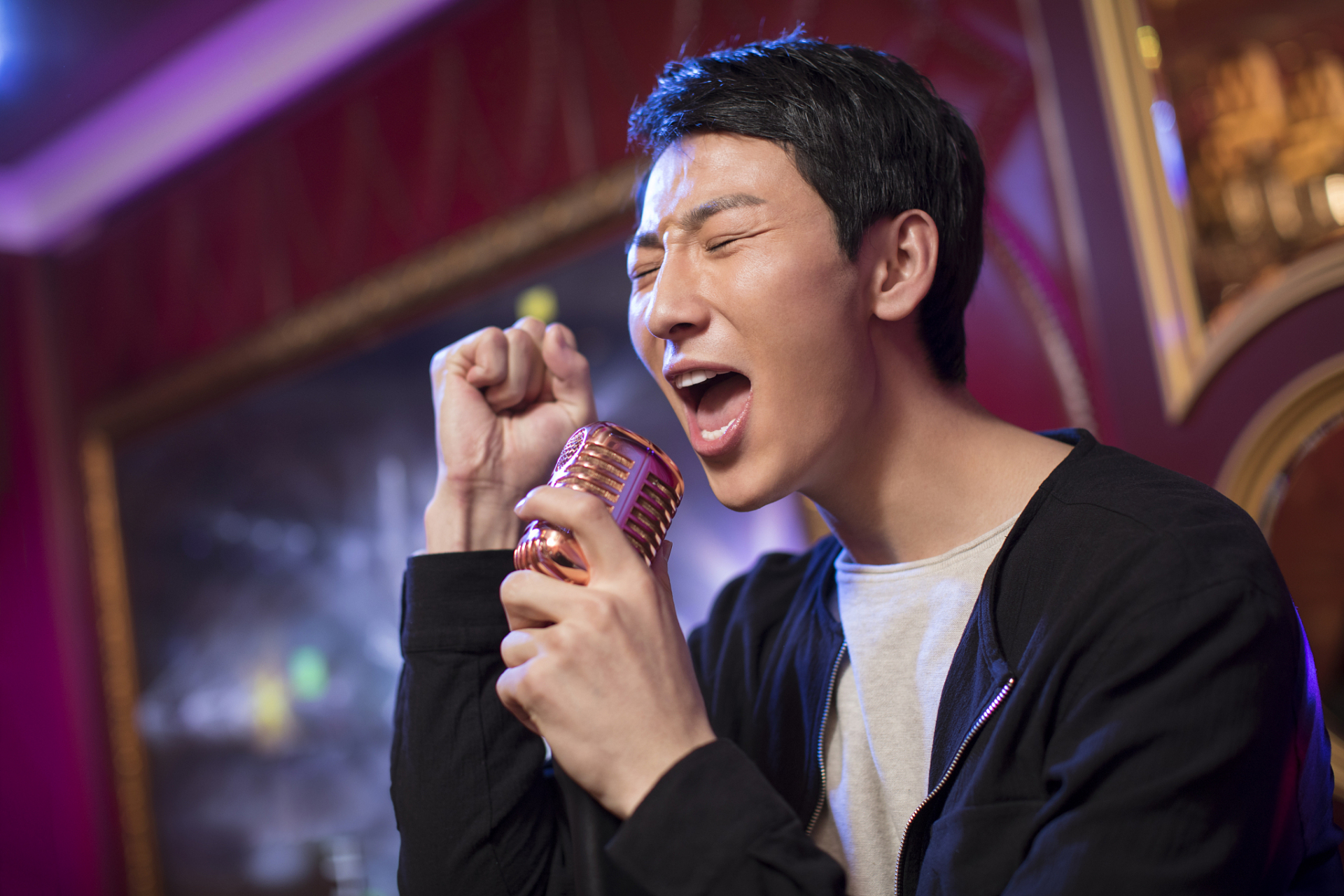 ktv的酒水饮料太贵了,还不让自带.