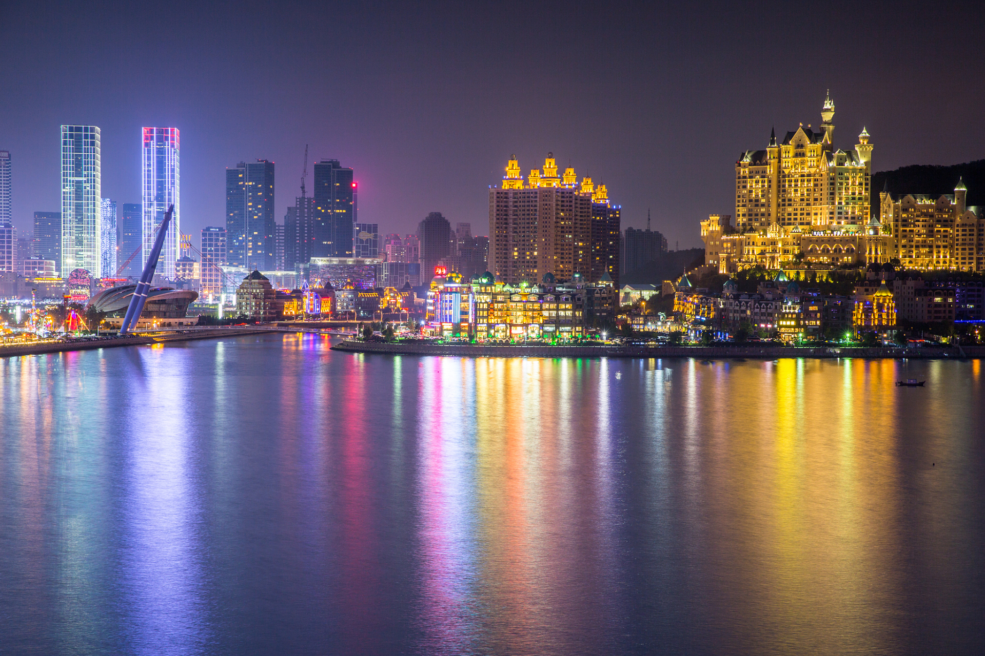 首尔汉江夜景:夏夜避暑胜地,美食与美景的完美邂逅 🌃✨  首尔,这