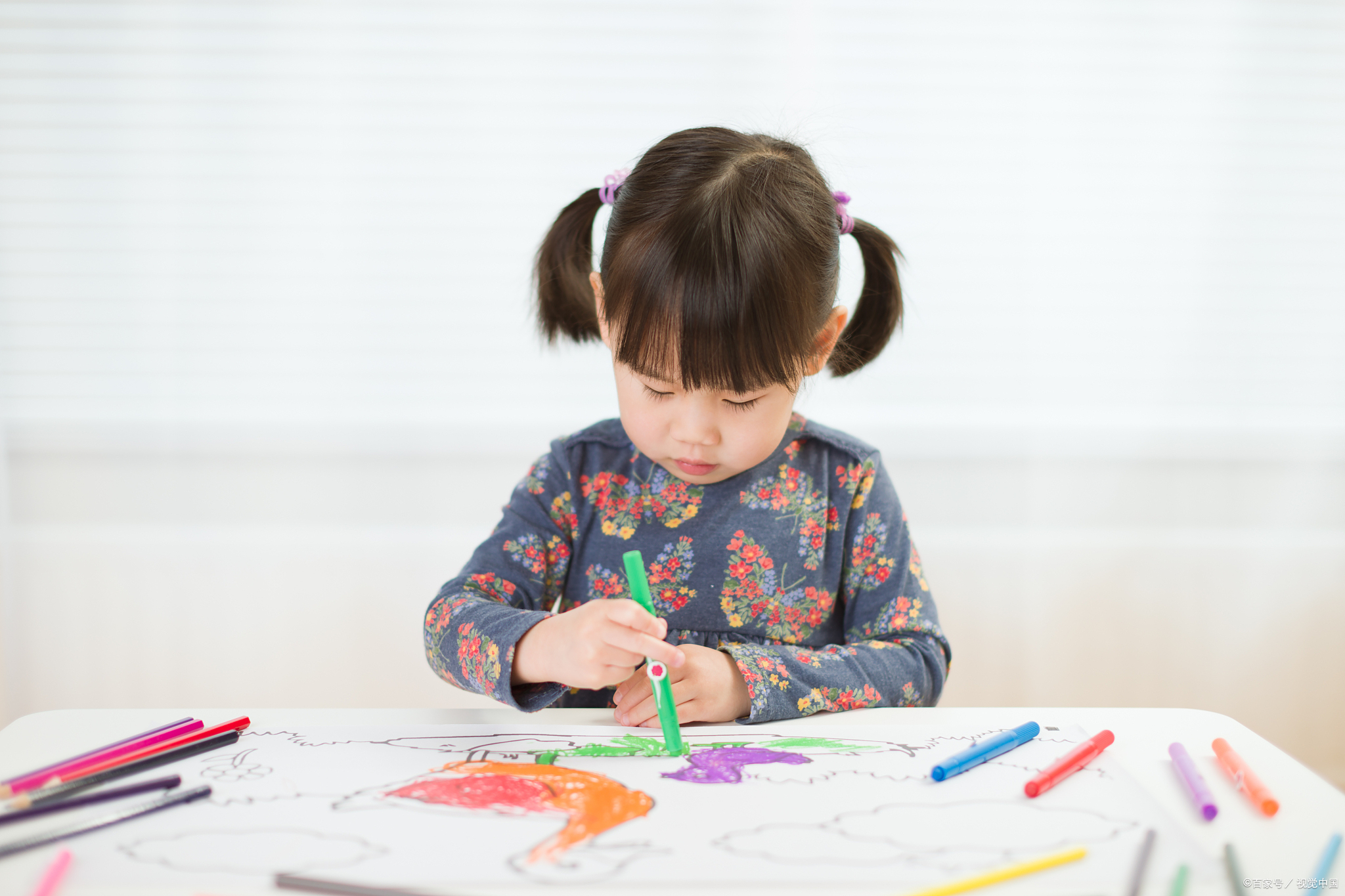 甚至有些小孩子小小年纪就通过画画取得