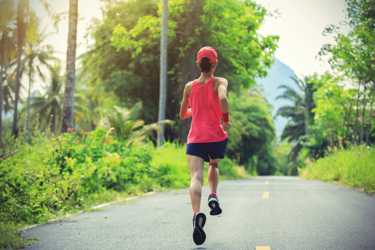 清晨的阳光洒满大地,我和减肥小伙伴们一起,踏上了晨跑的征程.