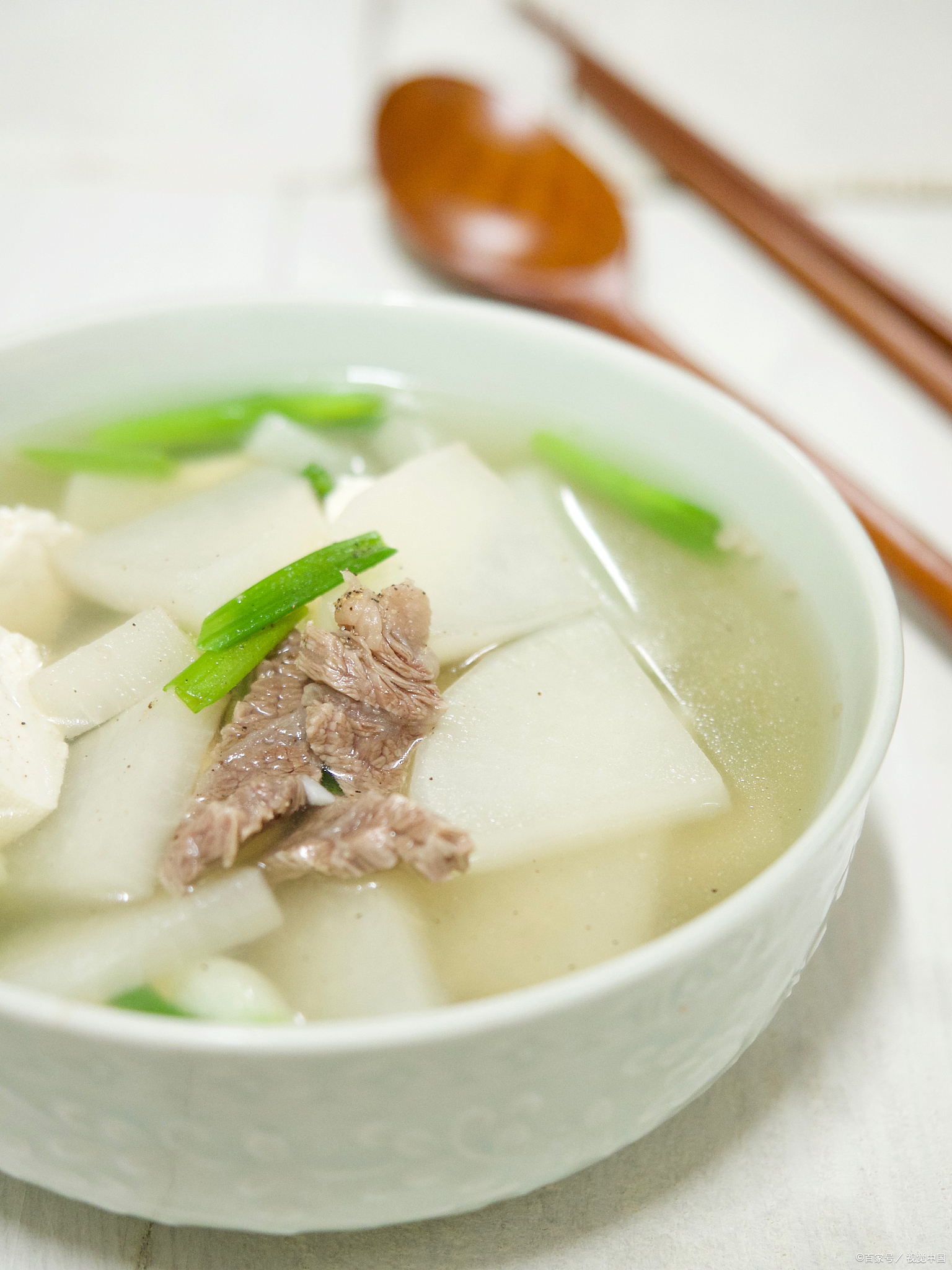 牛肉萝卜汤怎么做,教你家常做法,牛肉软烂入味香气扑鼻