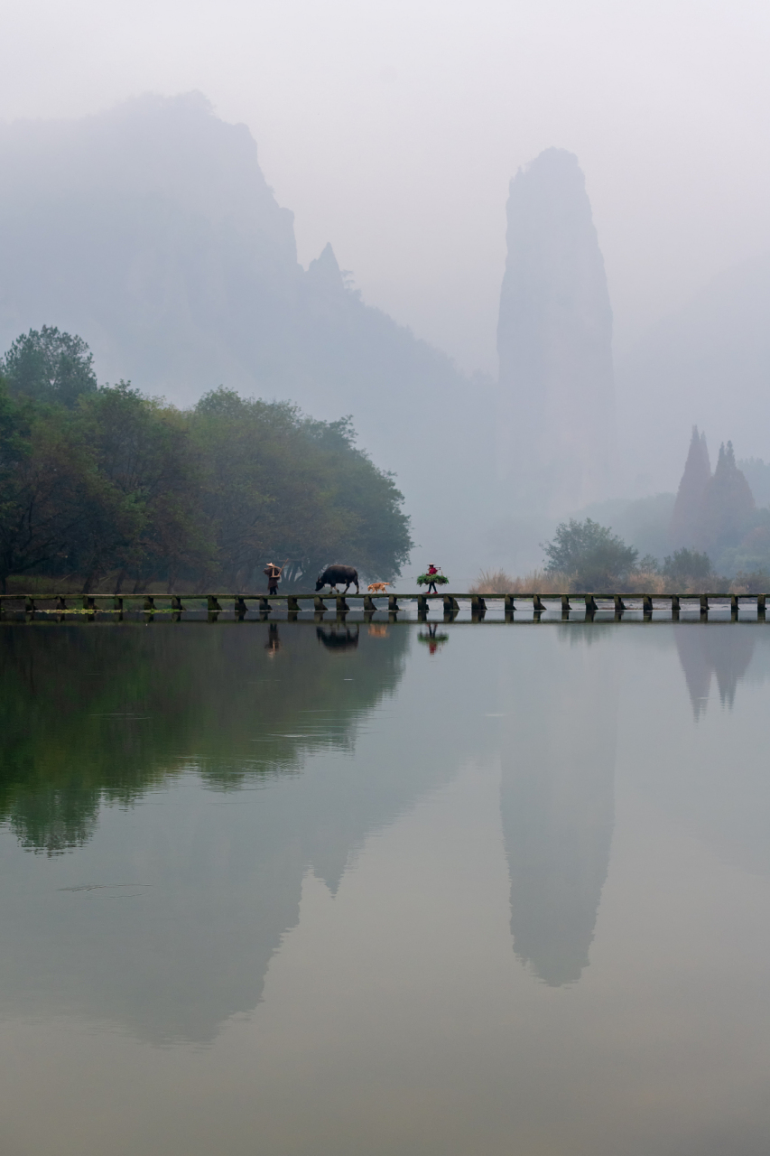 仙都国家级风景名胜区旅游攻略  仙都,位于浙江省丽水市缙云县,是一处