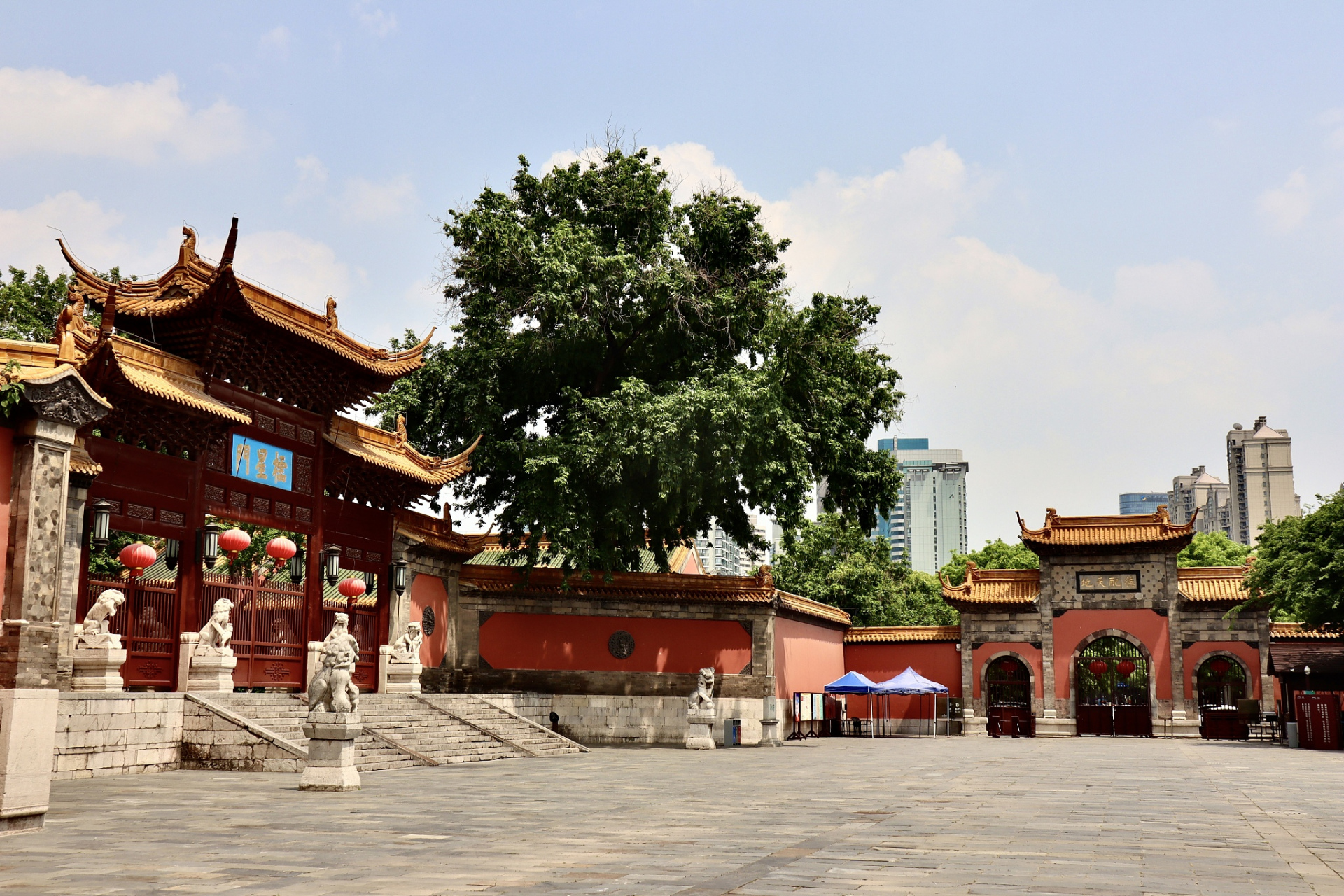 天妃宫位于南京鼓楼区下关狮子山麓,为感谢天妃娘娘等诸神护佑郑和