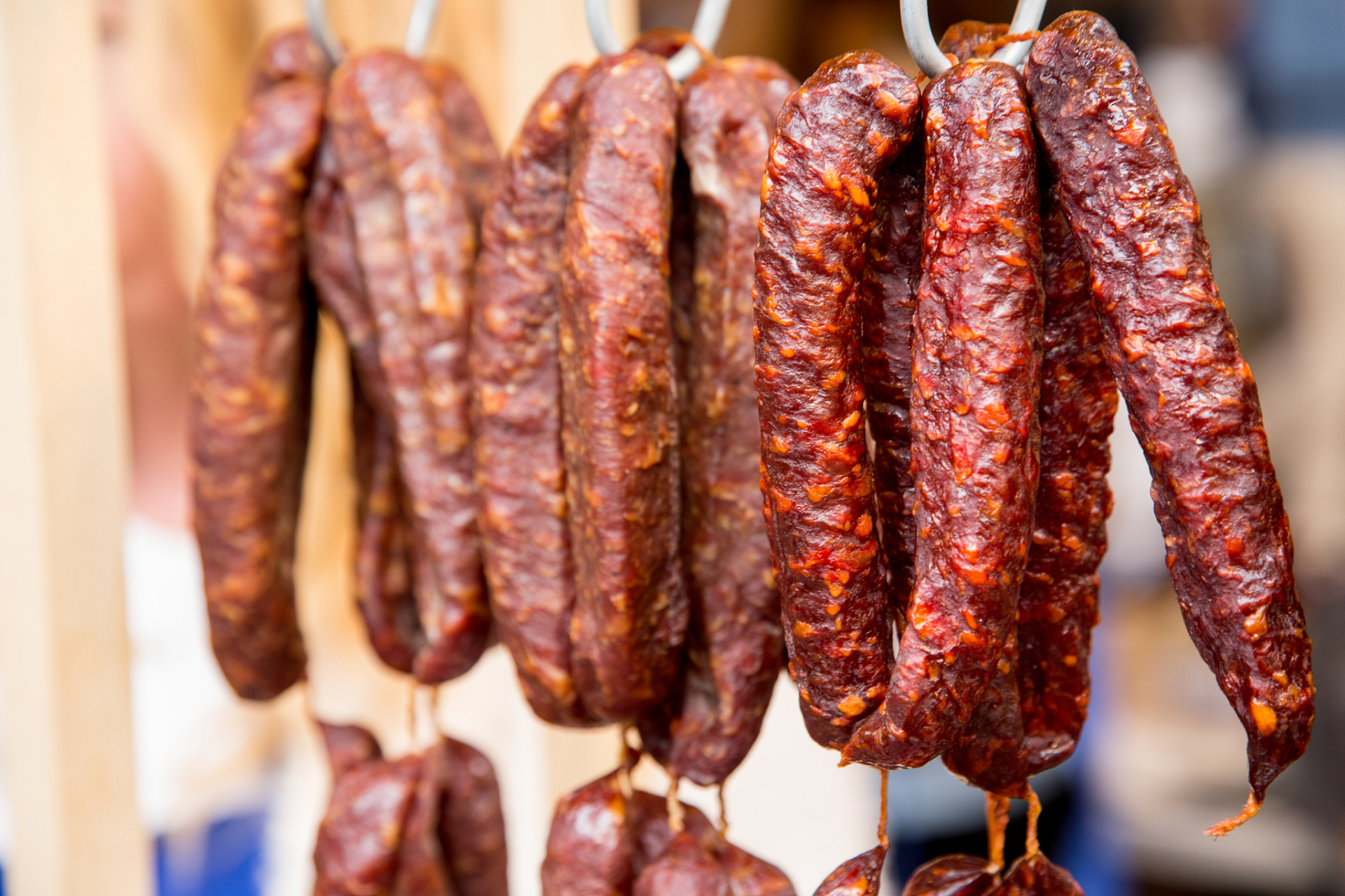 今天壮乡美食课堂教你制作正宗川式腊肠.一起来学习制作吧!