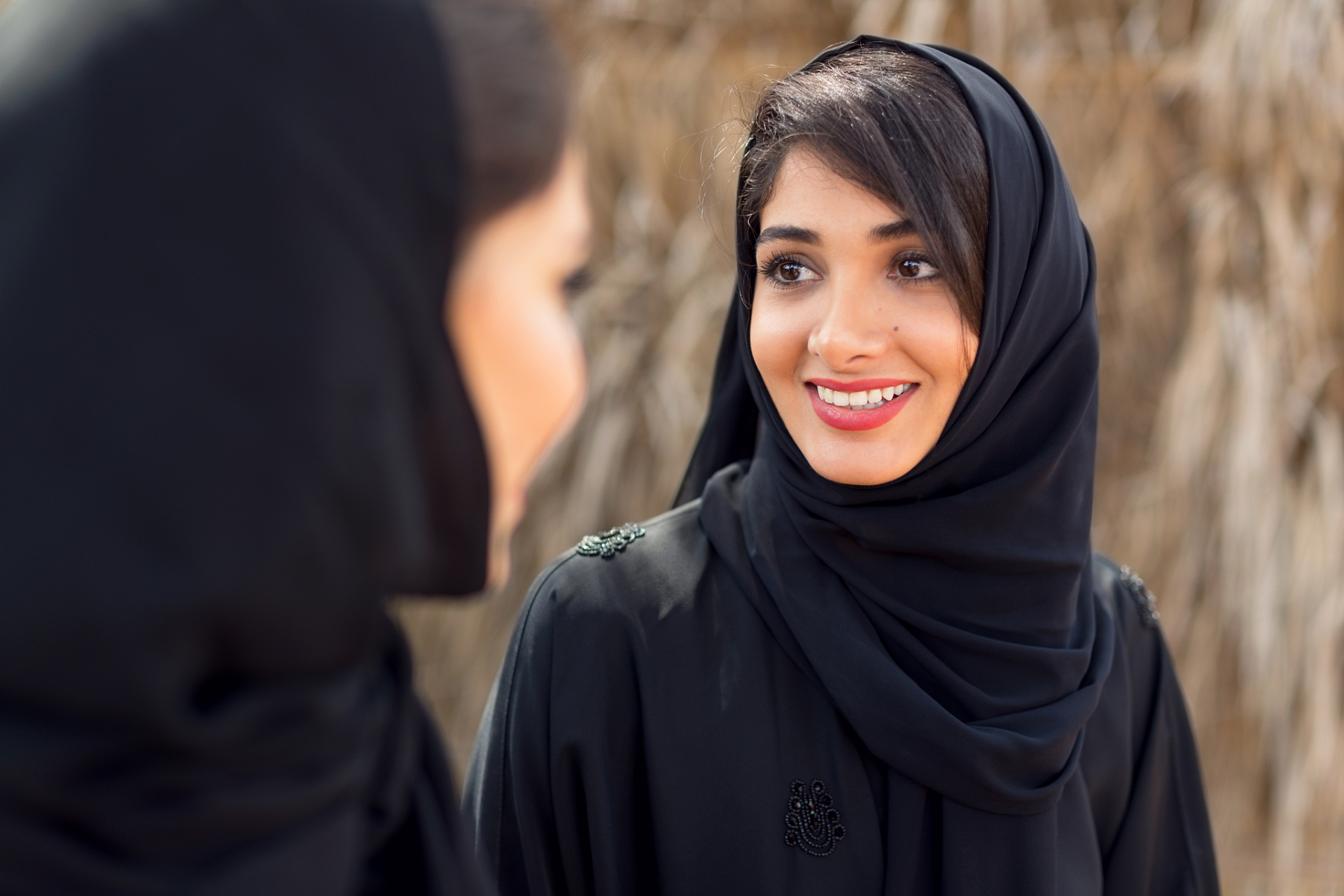 伊朗拟装摄像头识别未戴头巾女性,违者将予警告 伊朗警方日前在一份