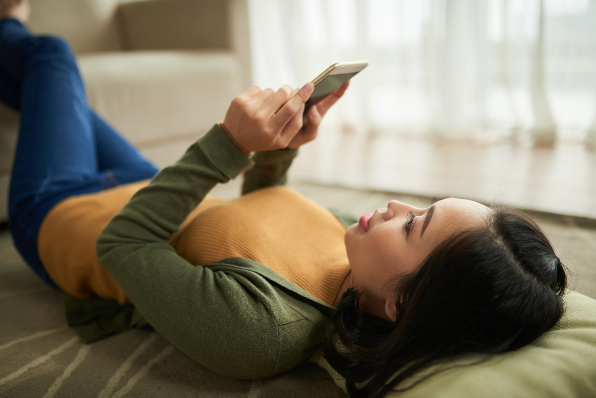 躺着看手机,算不算久坐?  都说久坐不好,那你知道什么是久坐吗?