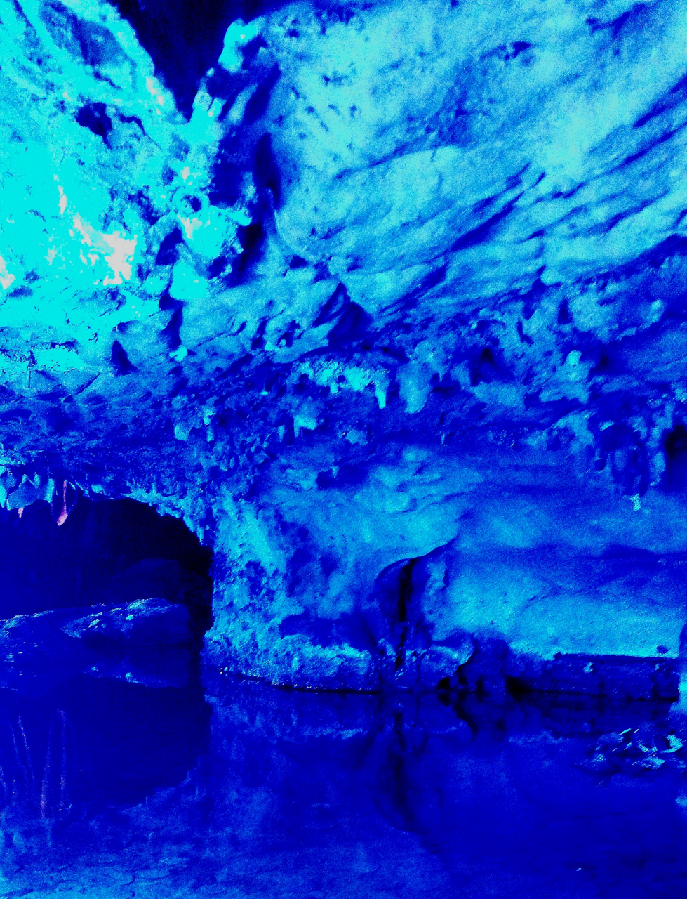 在黑龙江黑河市,隐藏着一个令人叹为观止的清凉秘境——五大连池冰洞.