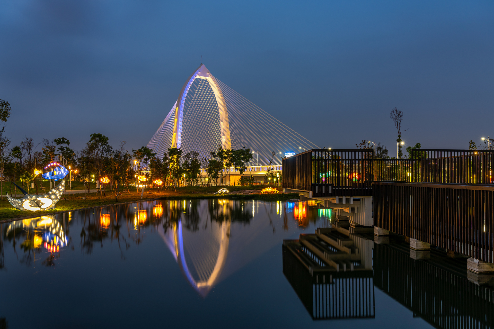 南海神庙历史悠久,千灯湖夜景醉人.千年古镇漫步其中仿佛穿越时空!