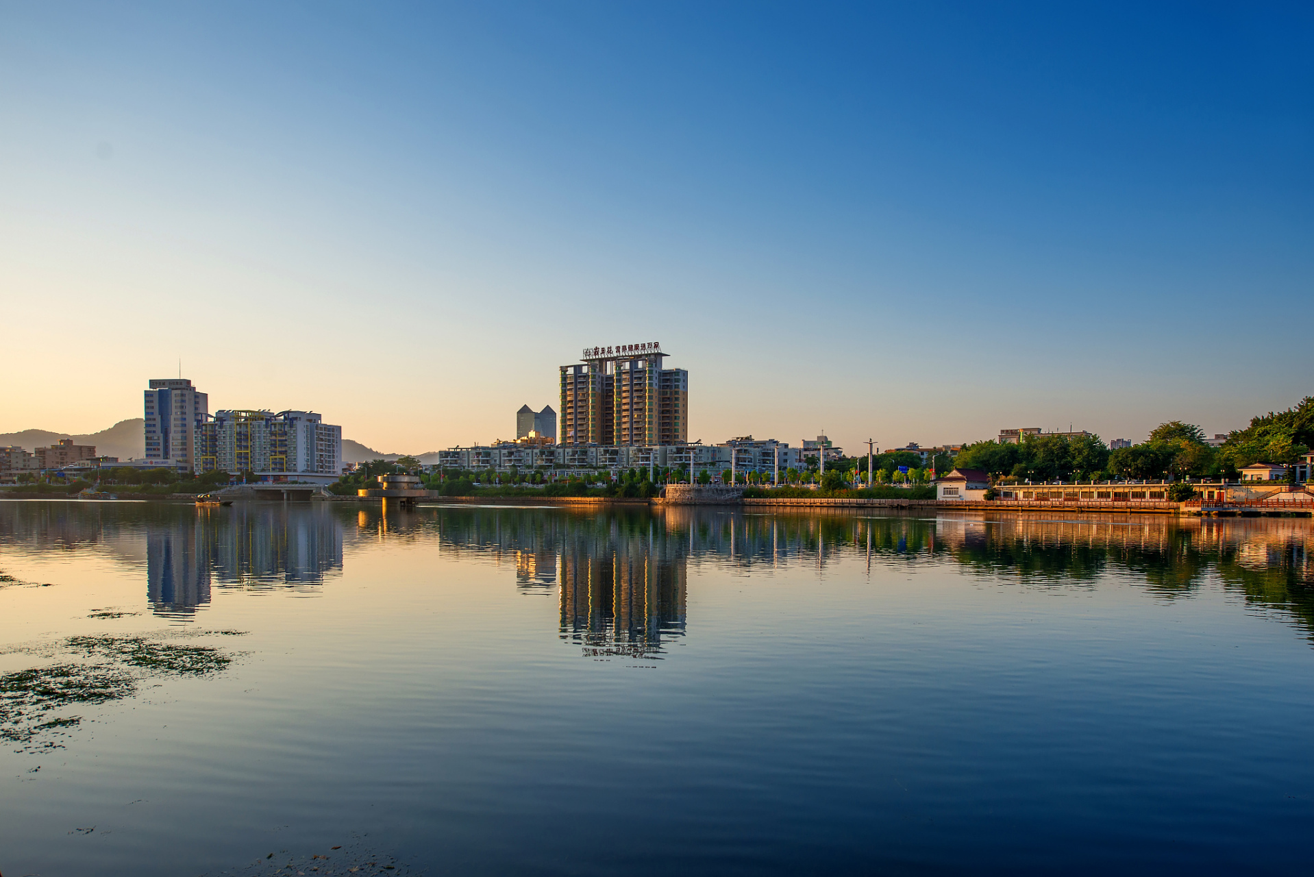 一座美丽的小城 麟游     麟游县位于陕西省宝鸡市东北部,渭河支流